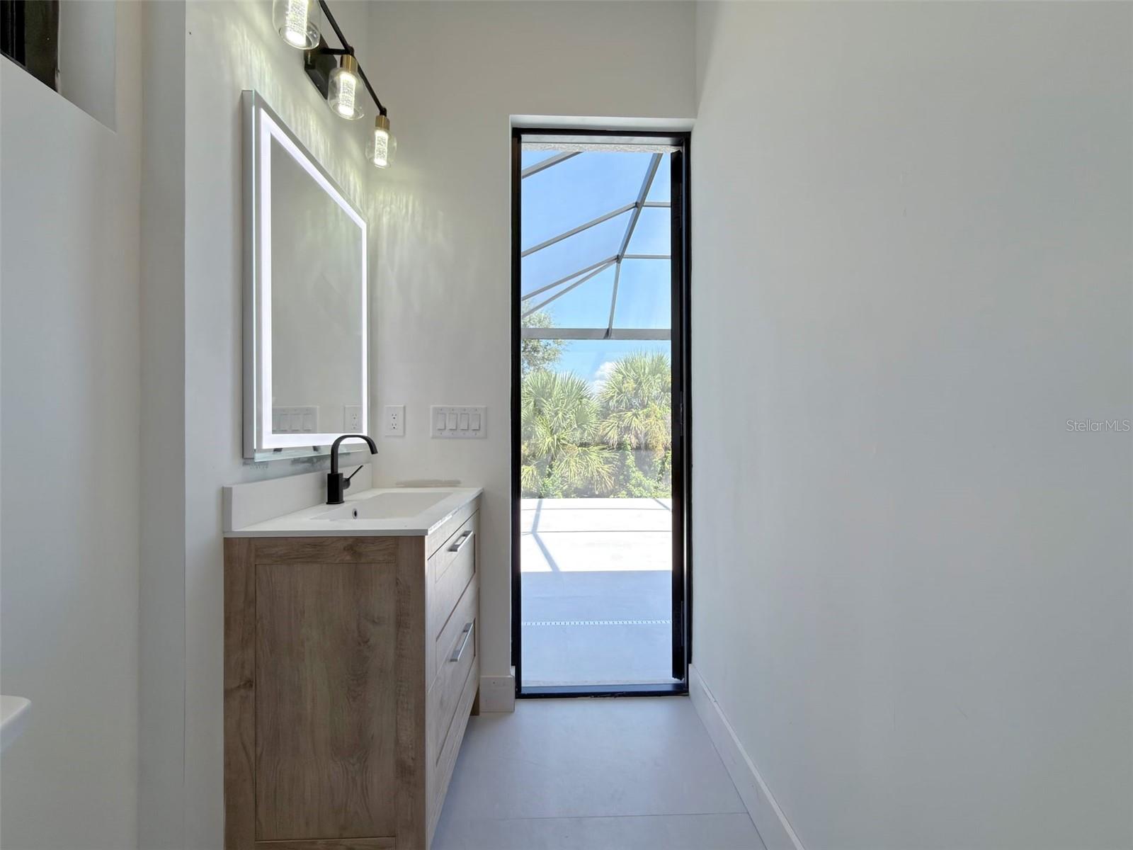 Image 21 of 49 For 14671 Lillian Circle