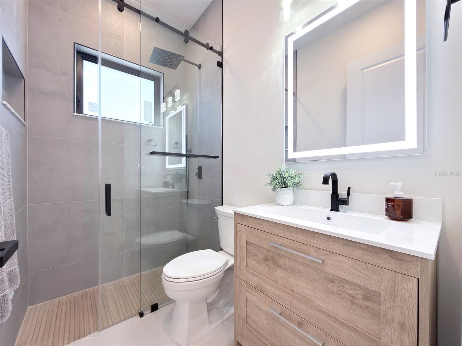 Image 28 of 49 For 14671 Lillian Circle