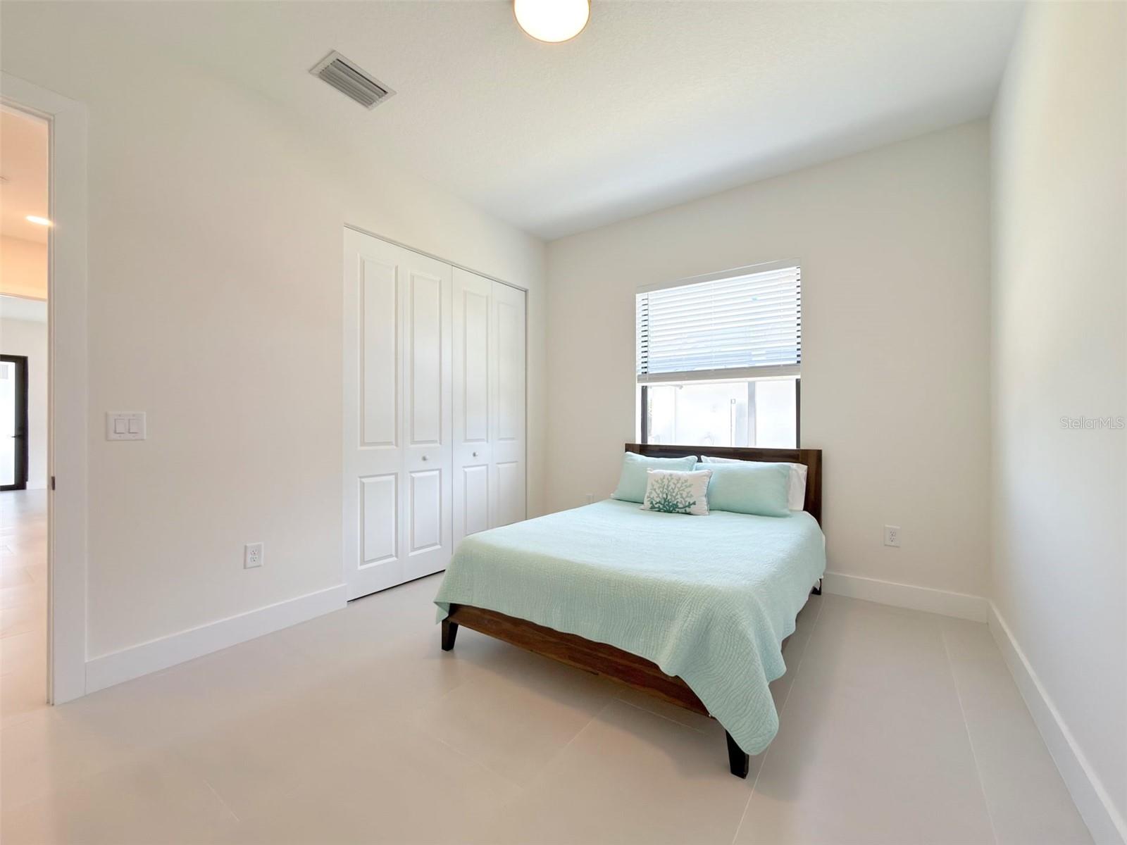 Image 33 of 49 For 14671 Lillian Circle