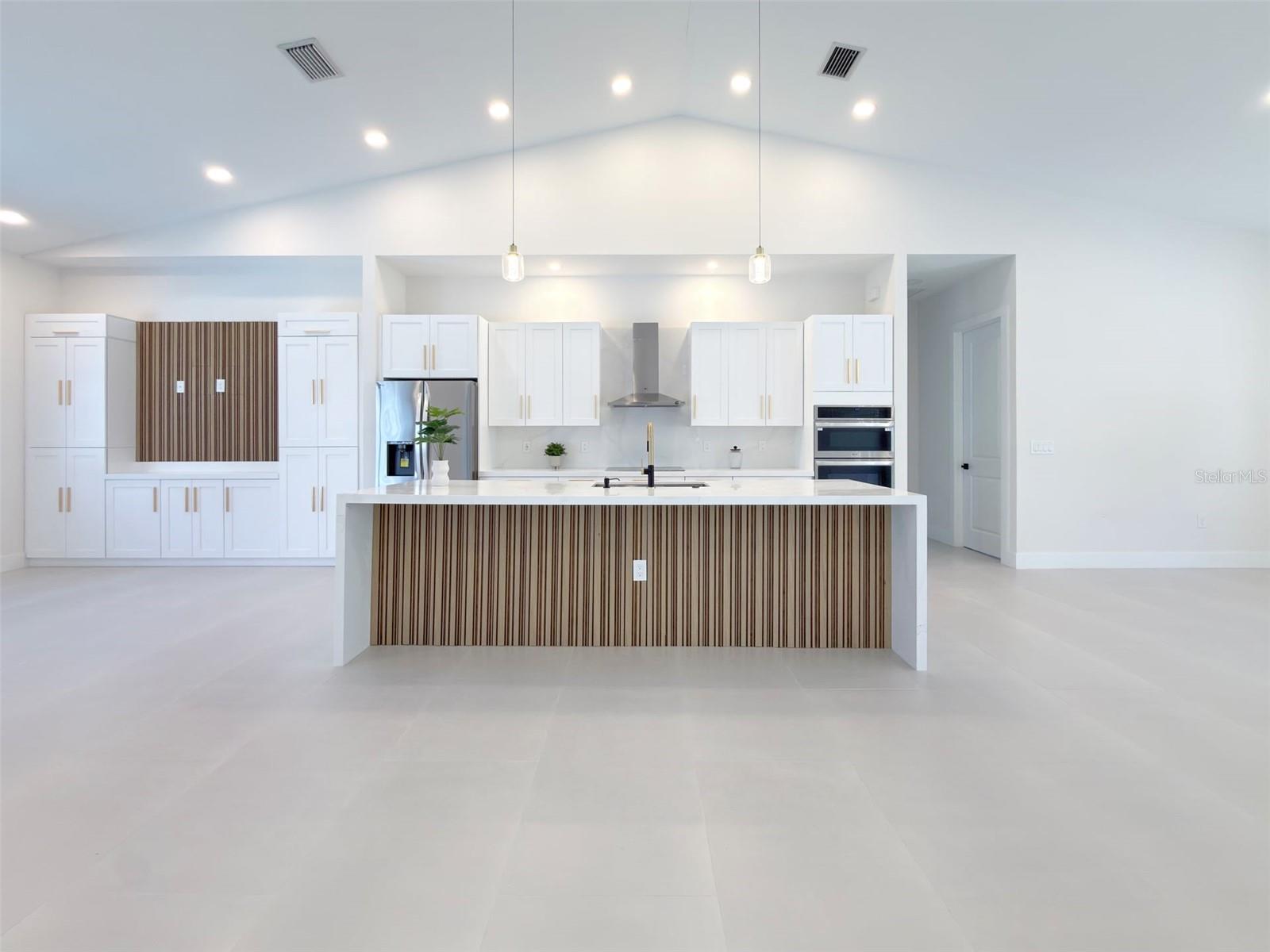 Image 36 of 49 For 14671 Lillian Circle