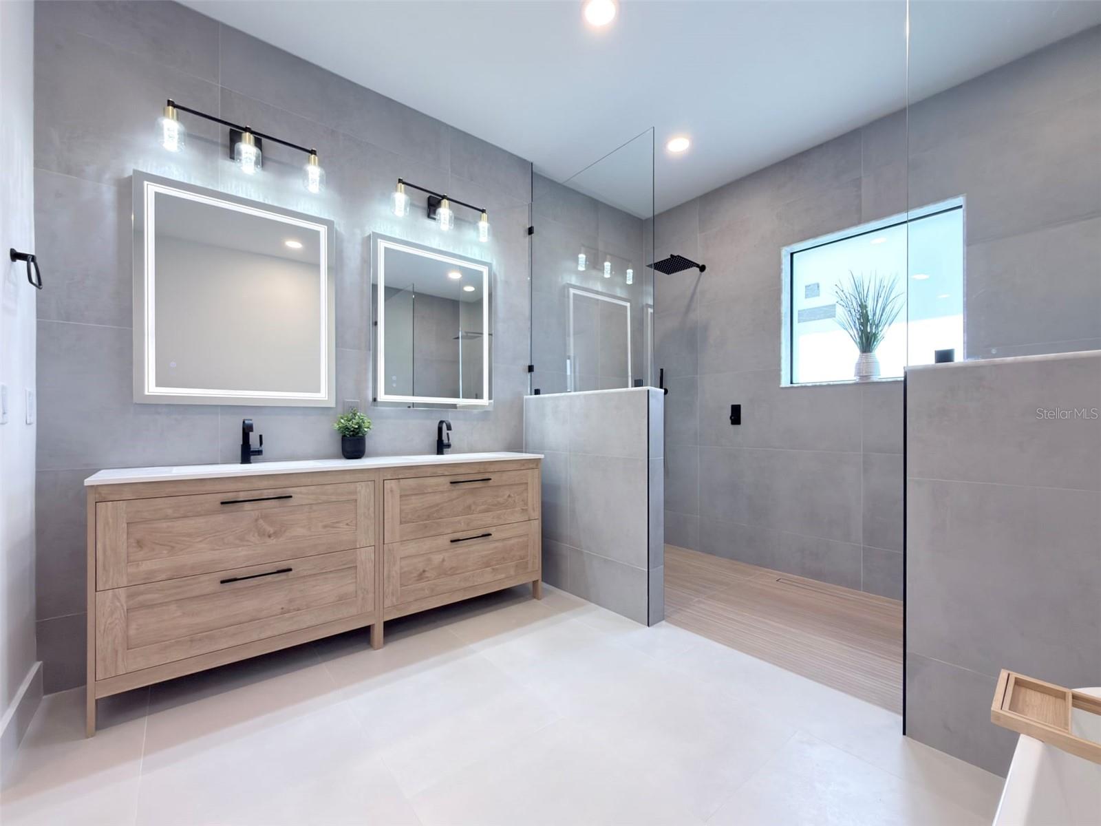 Image 7 of 49 For 14671 Lillian Circle