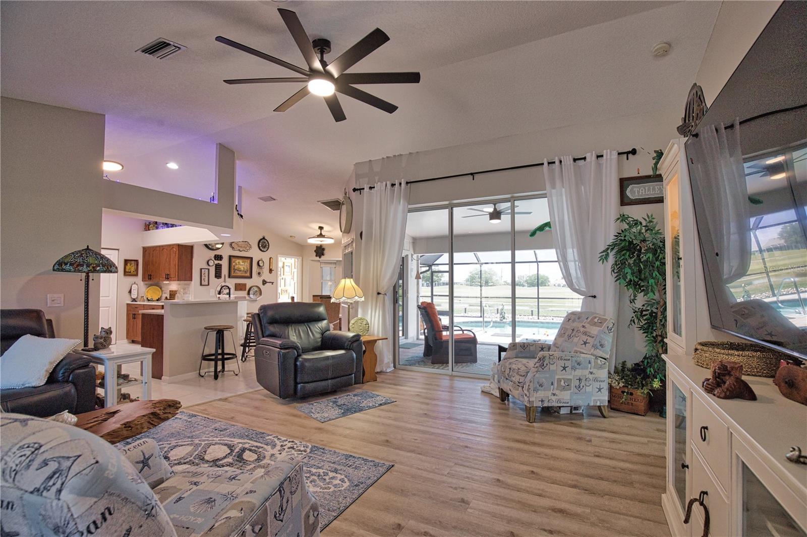 Image 14 of 99 For 22 Medalist Court