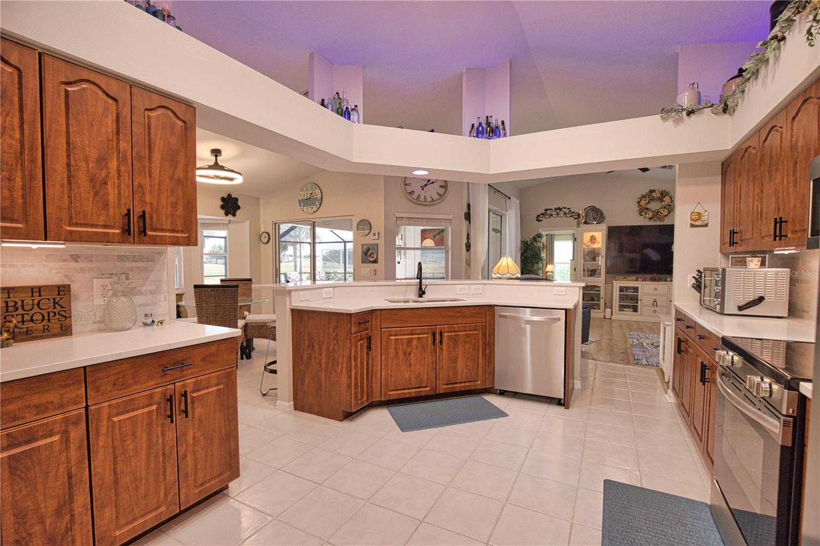 Image 31 of 99 For 22 Medalist Court