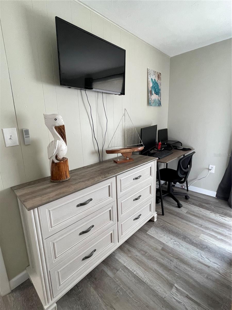 Image 17 of 30 For 50 Euclid Avenue