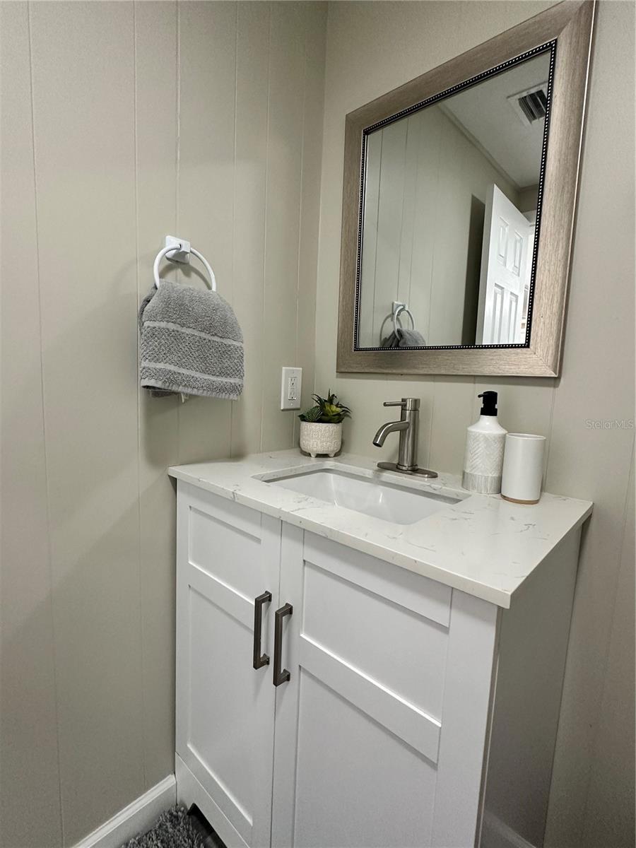 Image 23 of 30 For 50 Euclid Avenue