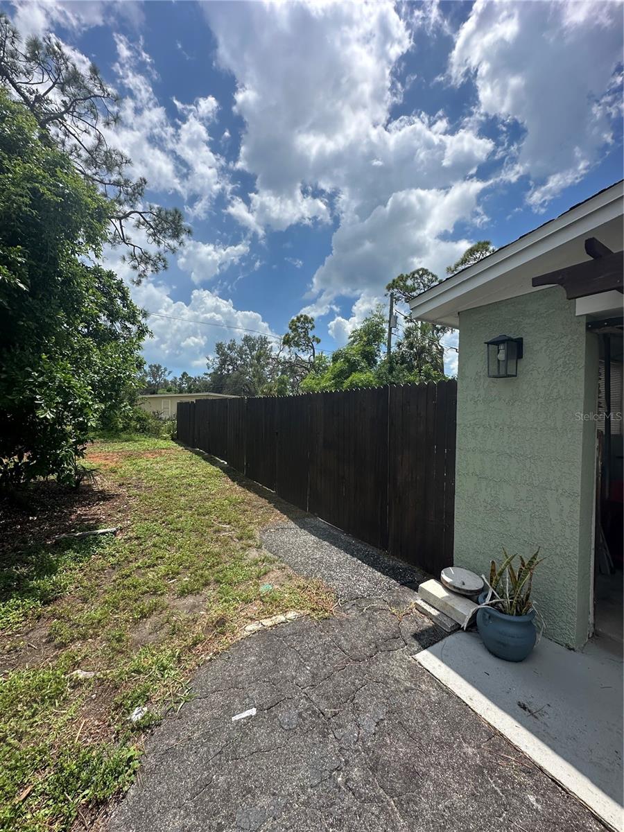 Image 27 of 30 For 50 Euclid Avenue