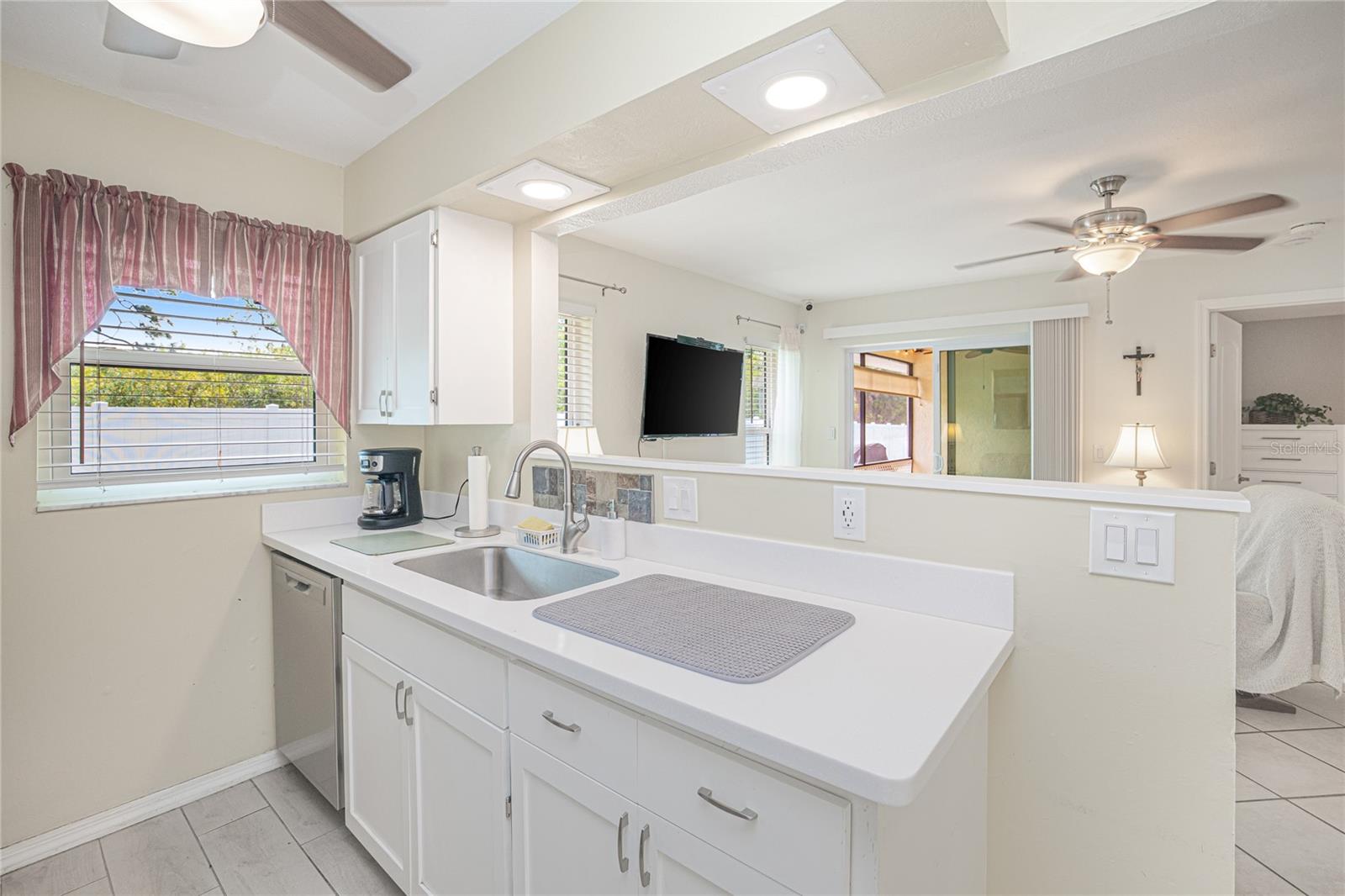 Image 10 of 33 For 24540 Harborview Road D3