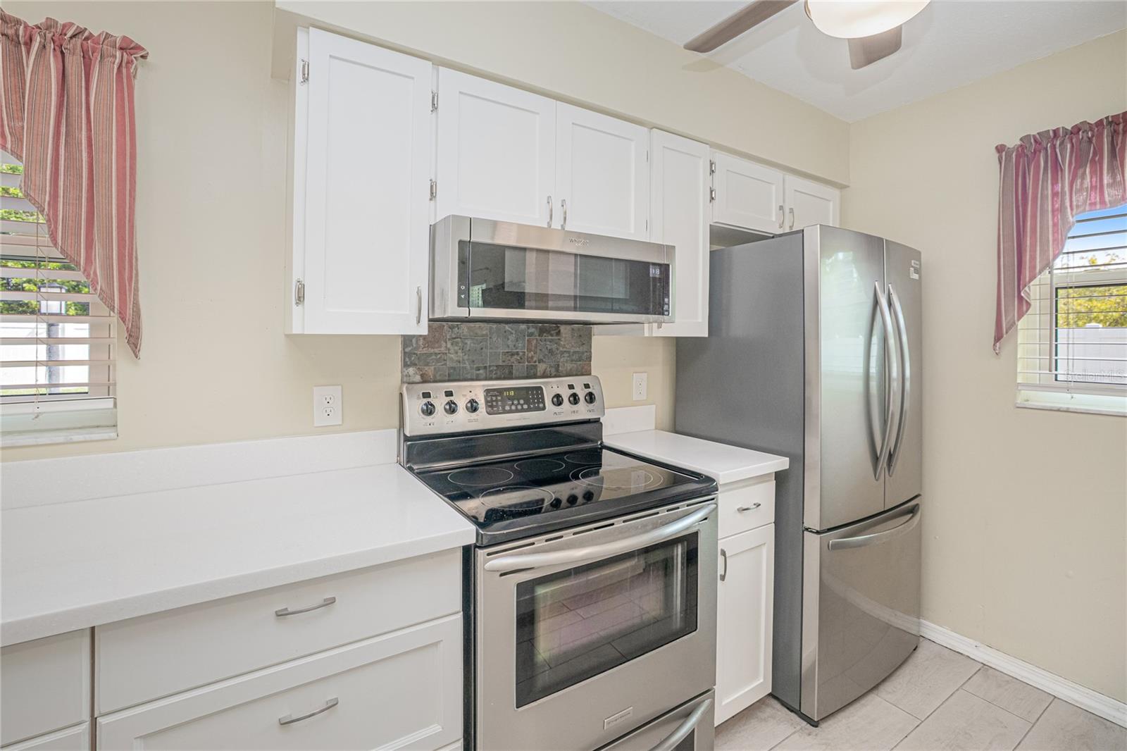 Image 11 of 33 For 24540 Harborview Road D3