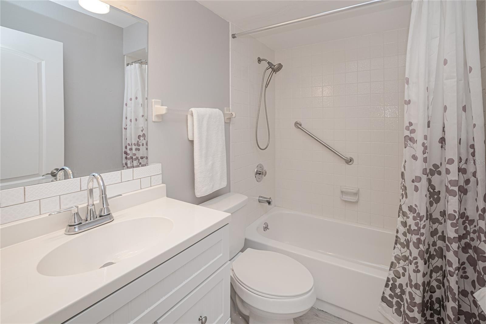 Image 14 of 33 For 24540 Harborview Road D3