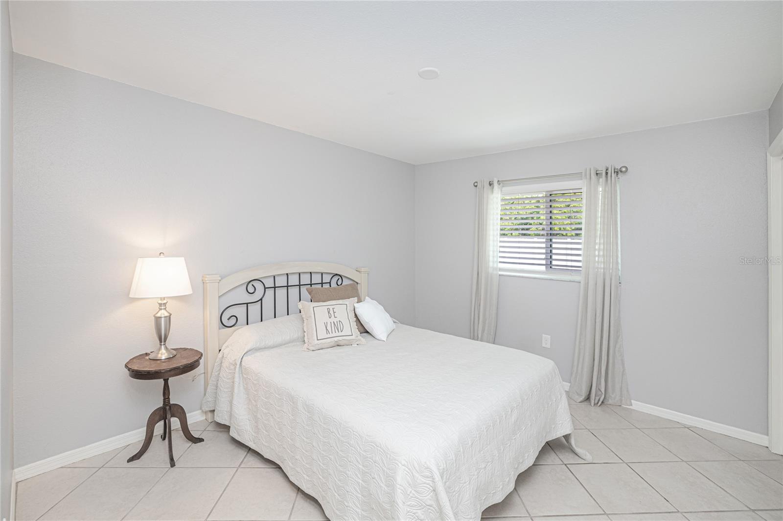 Image 16 of 33 For 24540 Harborview Road D3