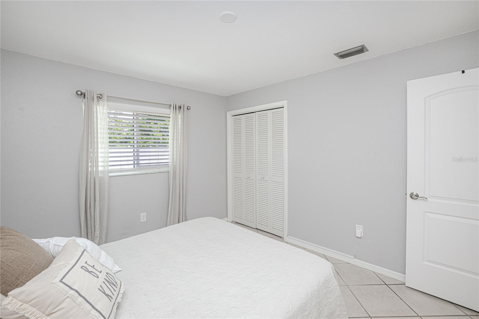 Image 17 of 33 For 24540 Harborview Road D3