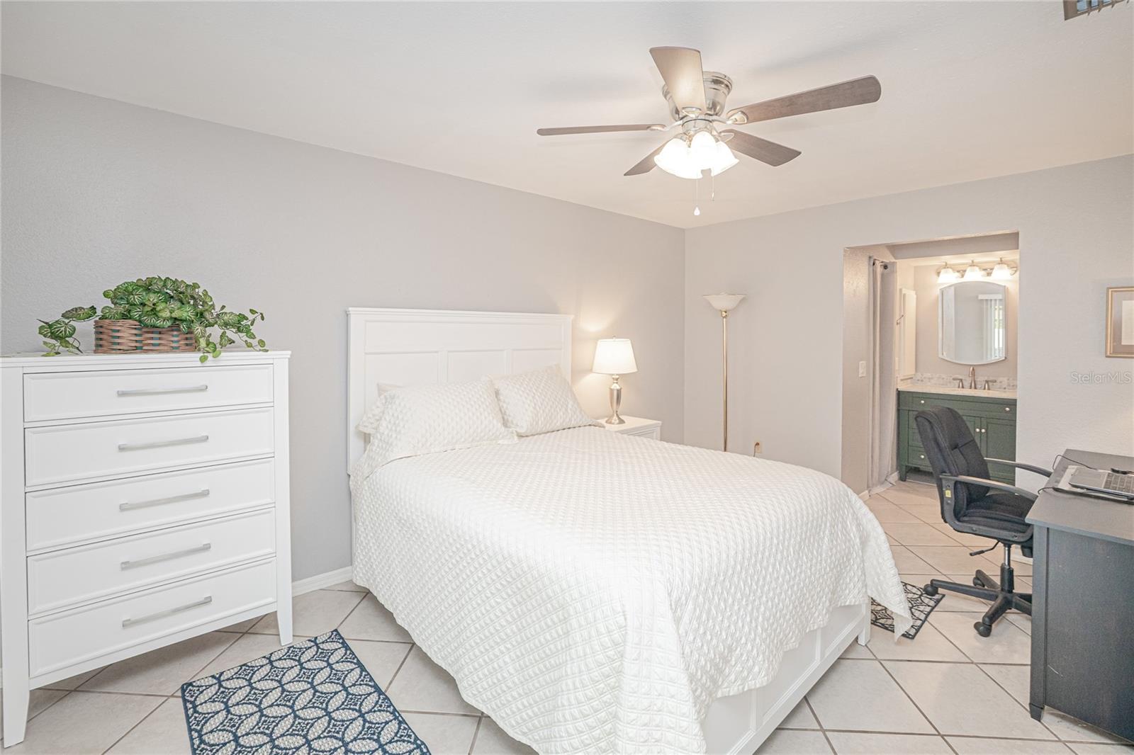 Image 19 of 33 For 24540 Harborview Road D3