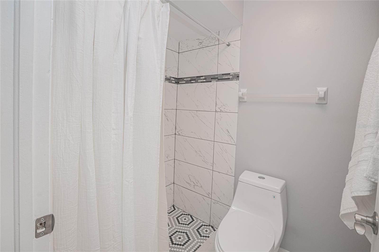 Image 23 of 33 For 24540 Harborview Road D3