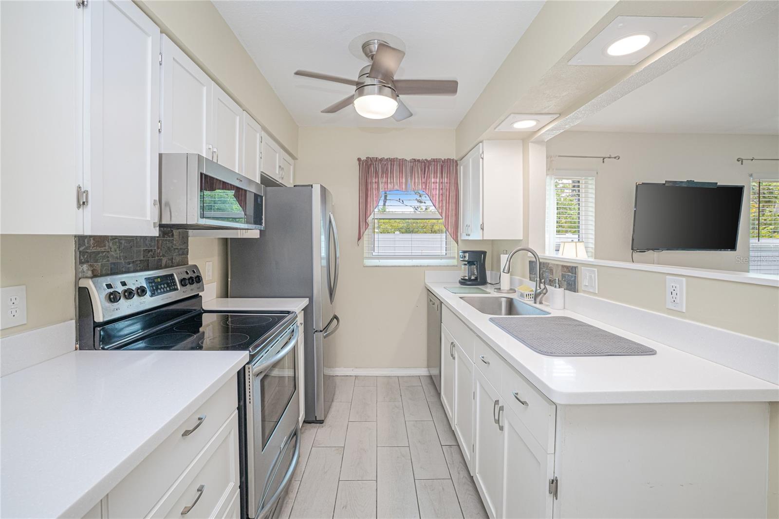 Image 9 of 33 For 24540 Harborview Road D3