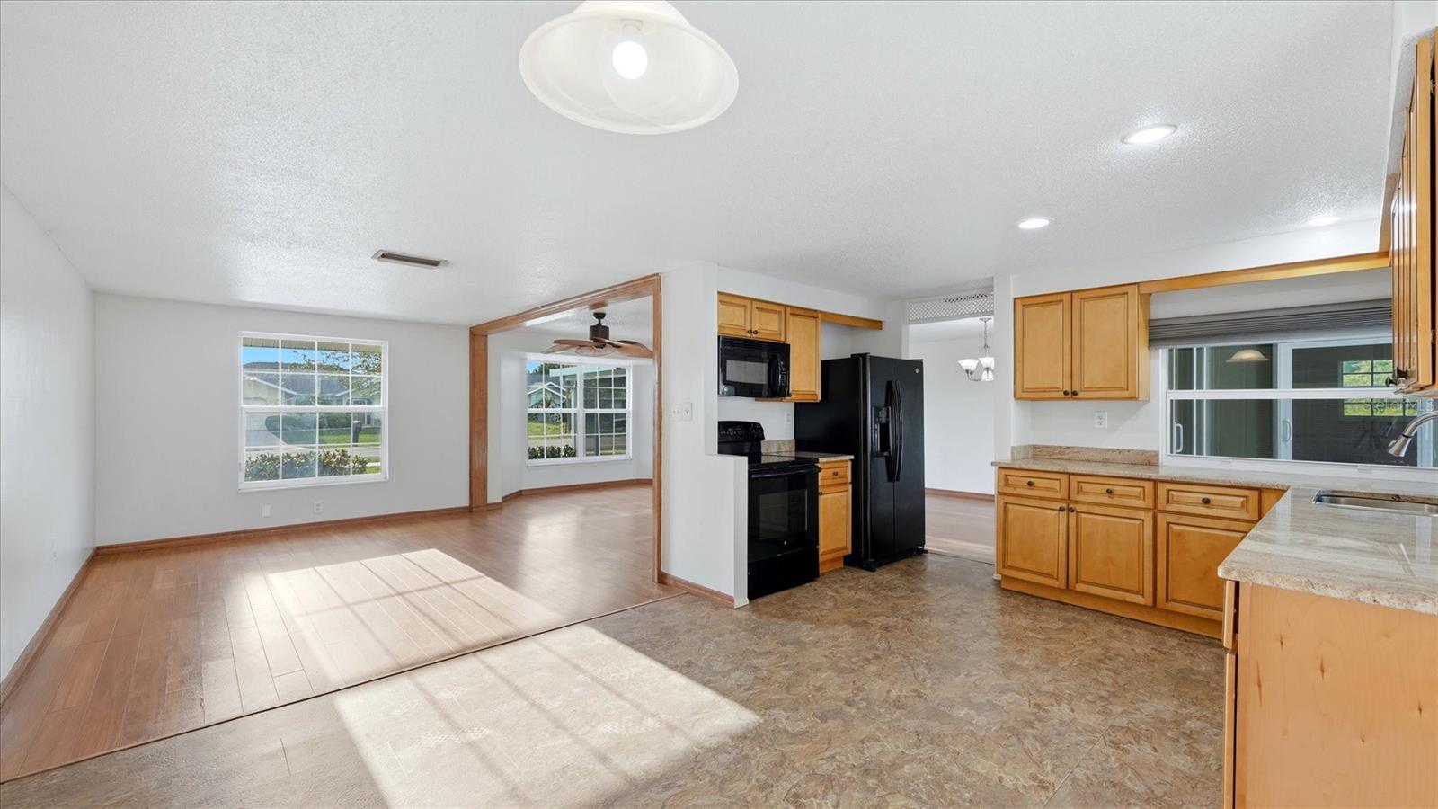 Image 10 of 29 For 3328 Beacon Drive