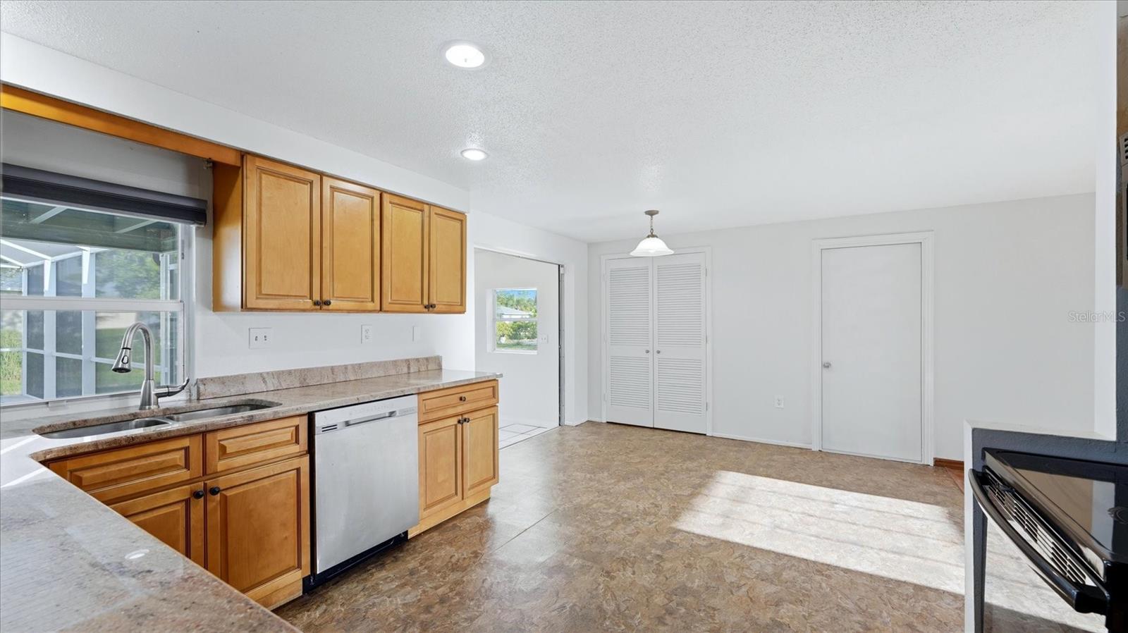 Image 11 of 29 For 3328 Beacon Drive