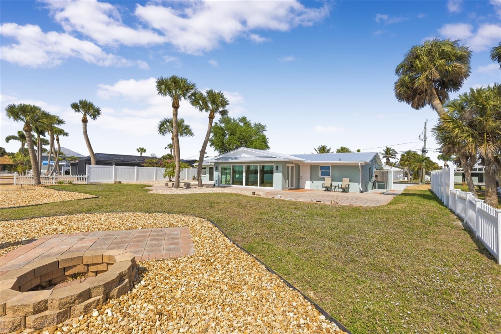 Image 27 of 70 For 1424 Lemon Bay Drive