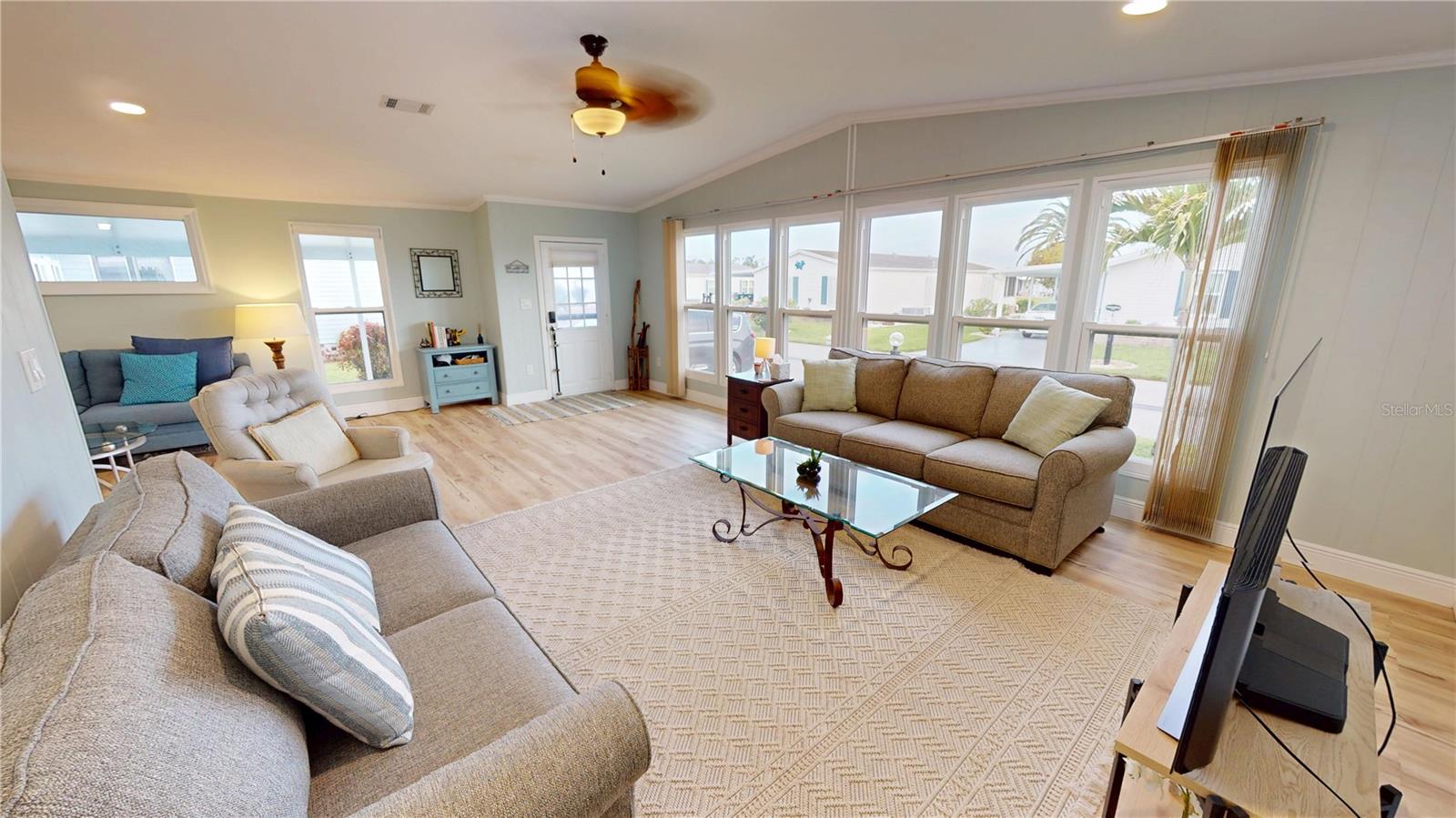 Image 4 of 37 For 817 Seabrook Drive