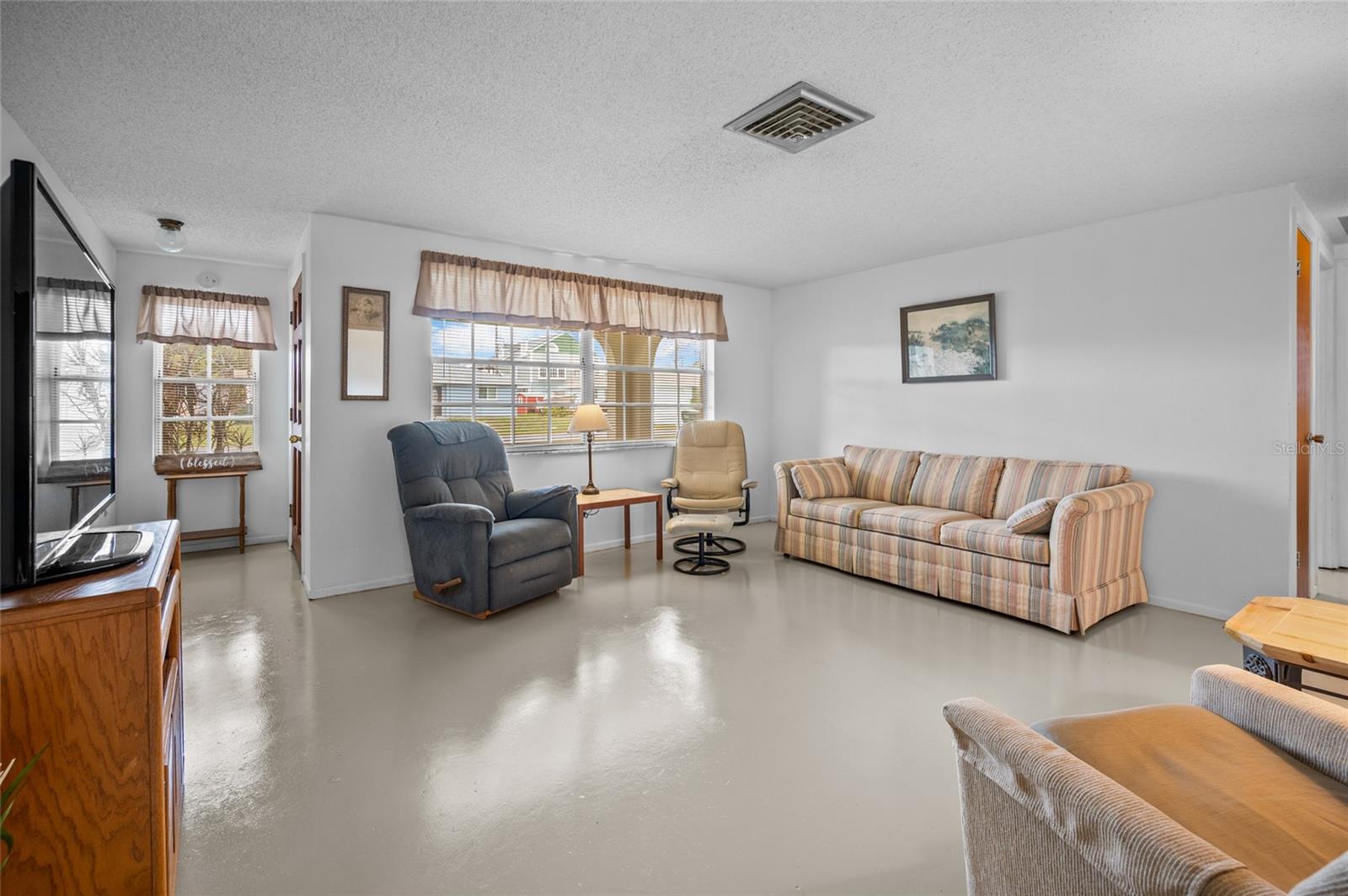 Image 21 of 40 For 901 Ponderosa Road