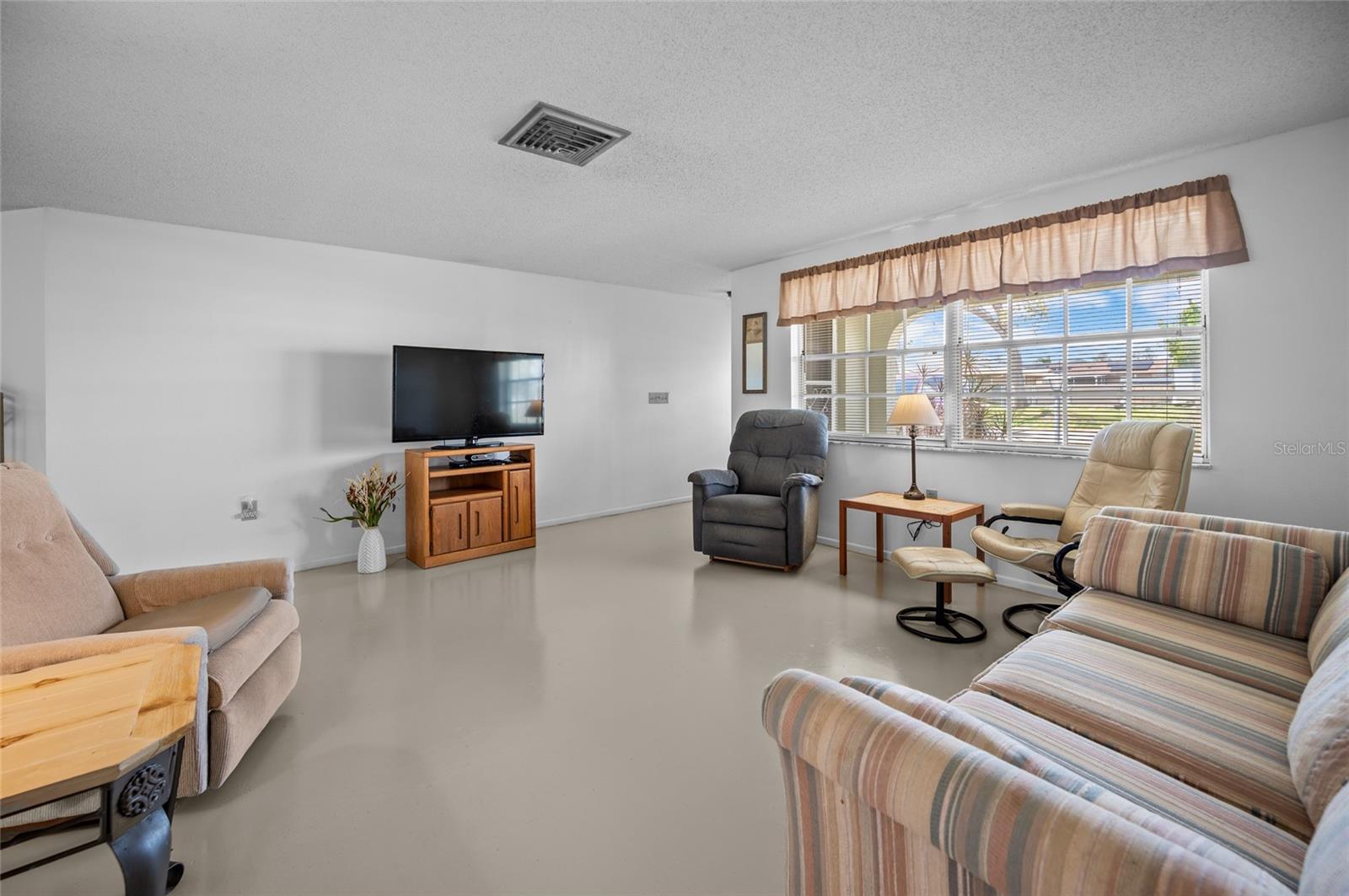 Image 22 of 40 For 901 Ponderosa Road