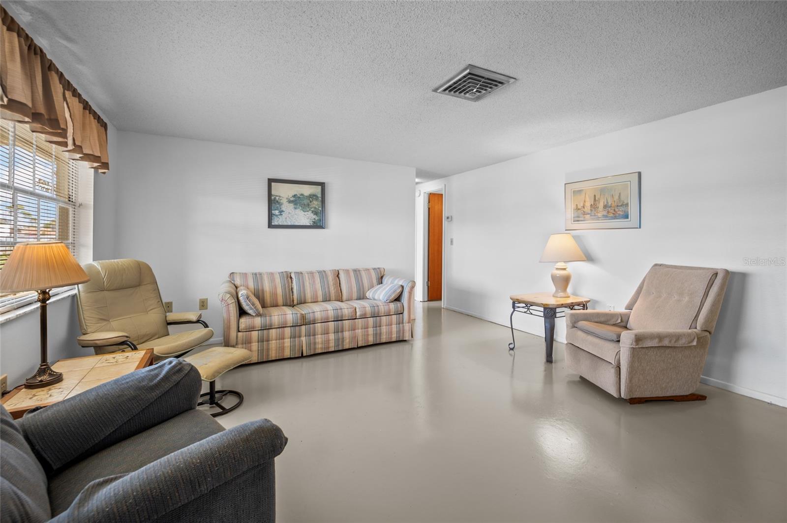 Image 23 of 40 For 901 Ponderosa Road