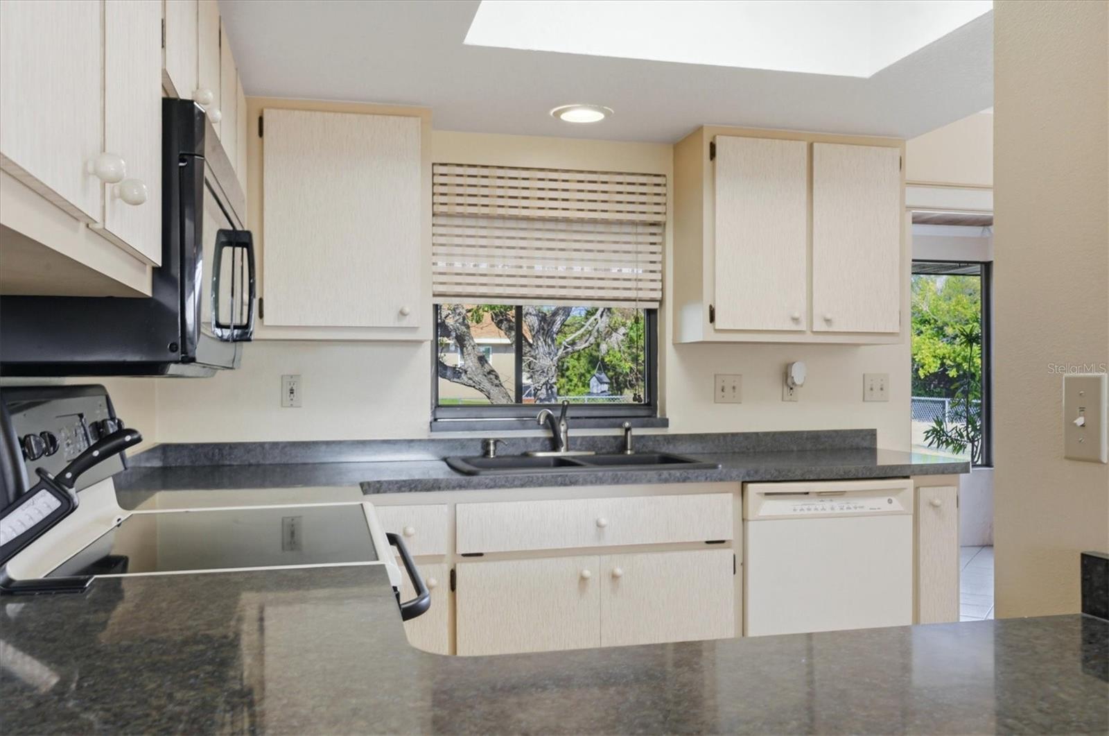 Image 10 of 32 For 11029 Kimberly Avenue