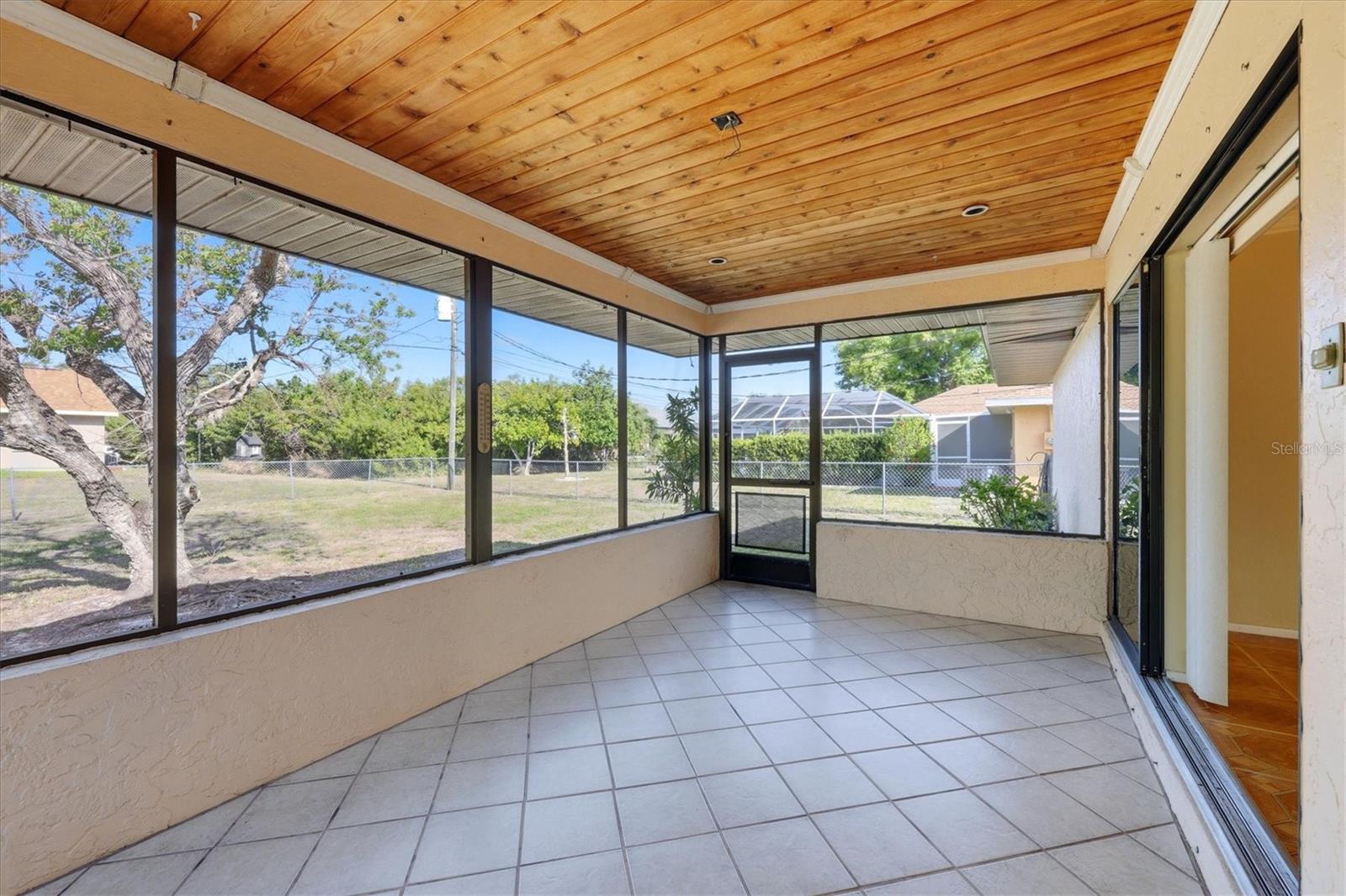 Image 25 of 32 For 11029 Kimberly Avenue