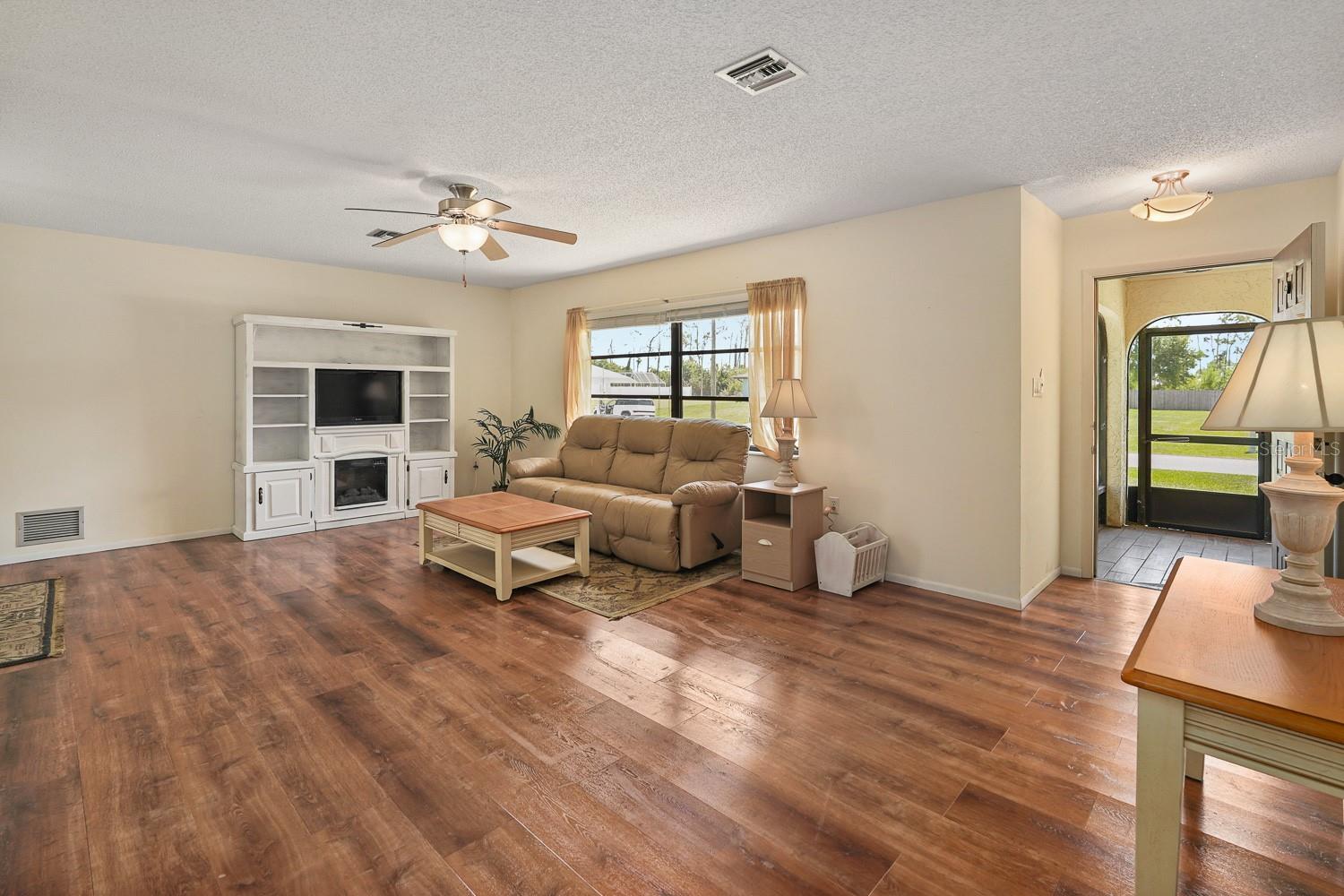 Image 7 of 44 For 9340 San Bernandino Avenue