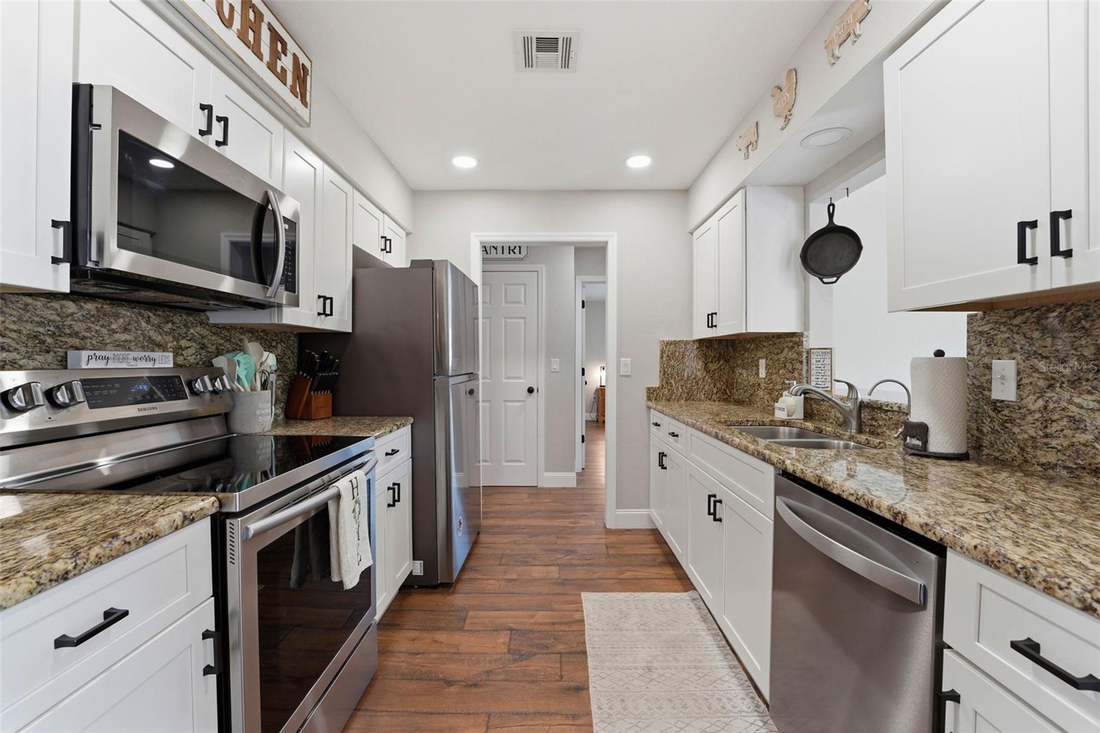 Image 11 of 38 For 1007 Montana Avenue