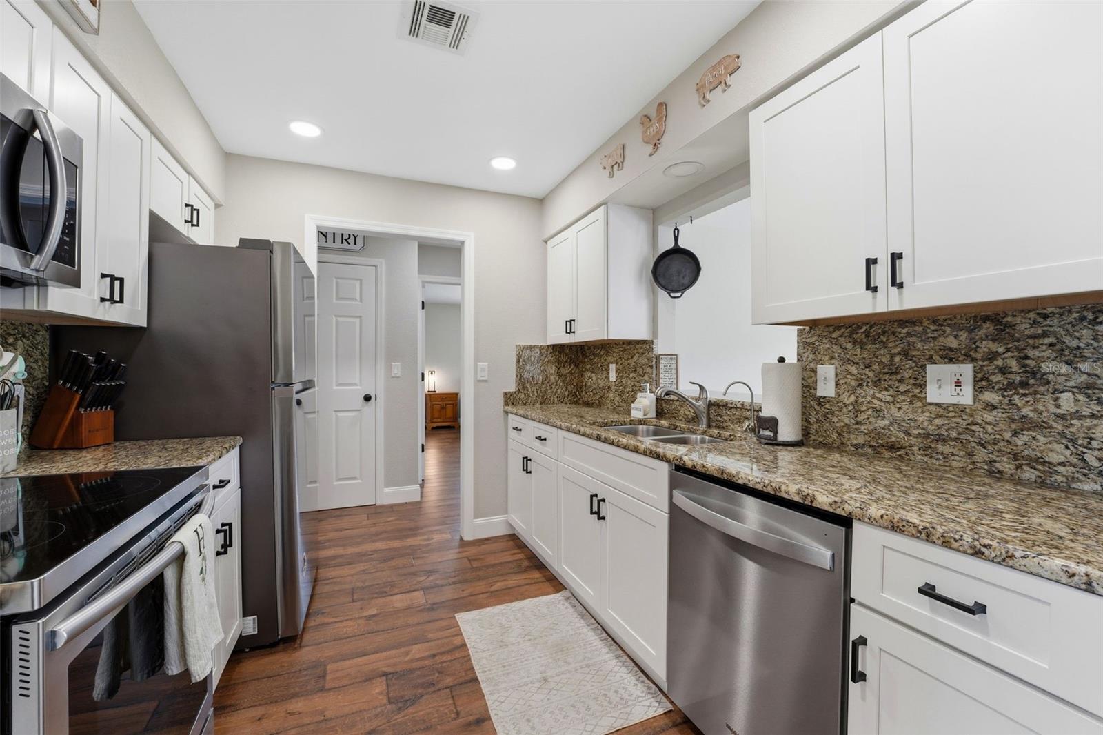 Image 12 of 38 For 1007 Montana Avenue