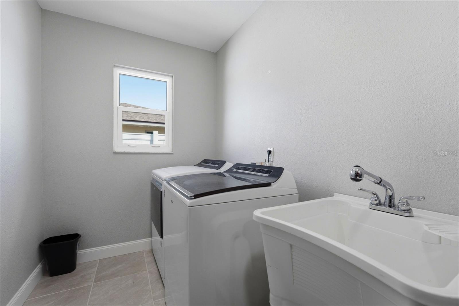 Image 29 of 38 For 1007 Montana Avenue