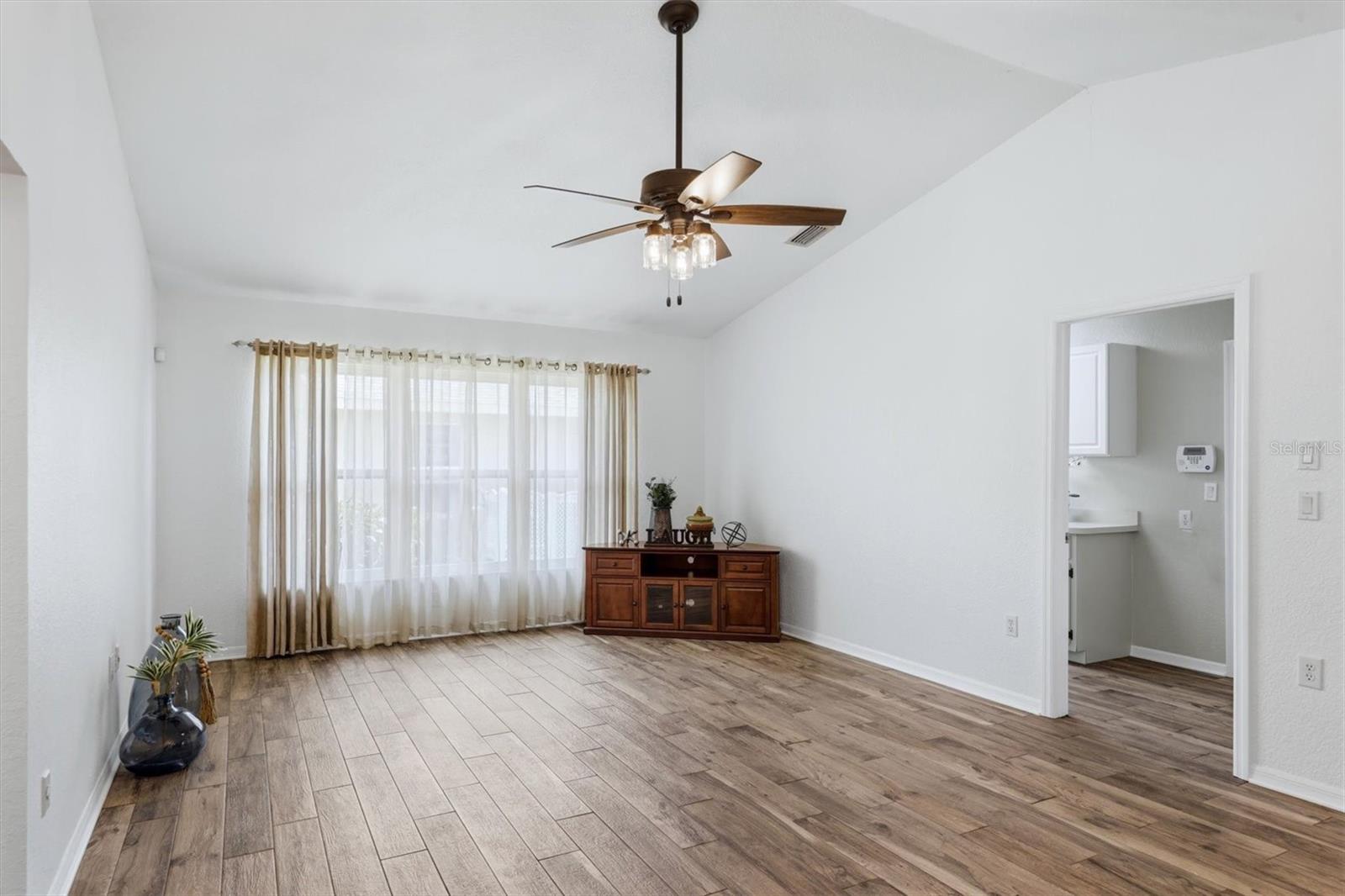 Image 15 of 40 For 1434 Roosevelt Drive