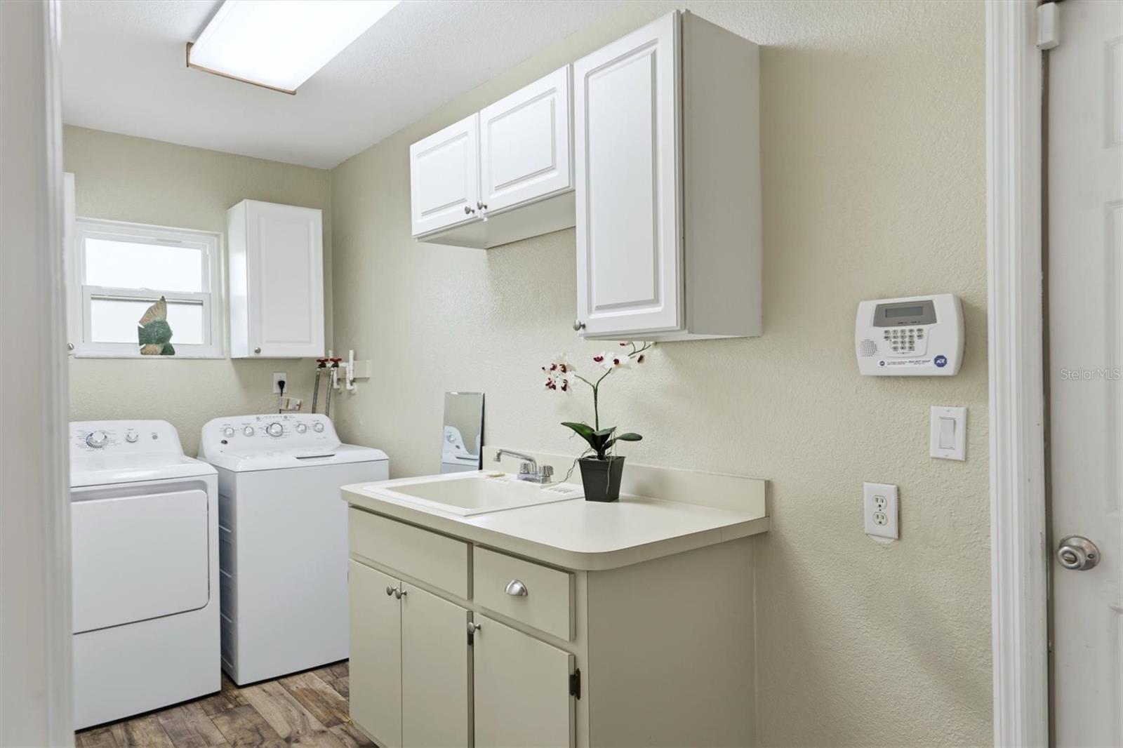 Image 32 of 40 For 1434 Roosevelt Drive