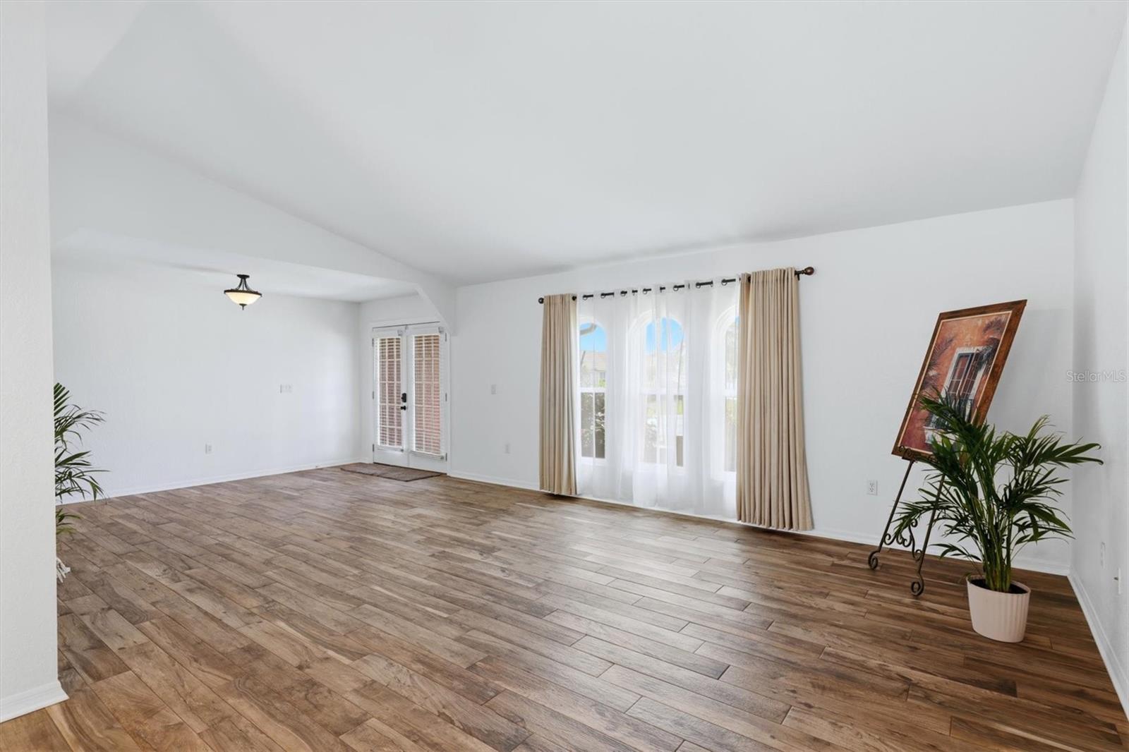 Image 6 of 40 For 1434 Roosevelt Drive