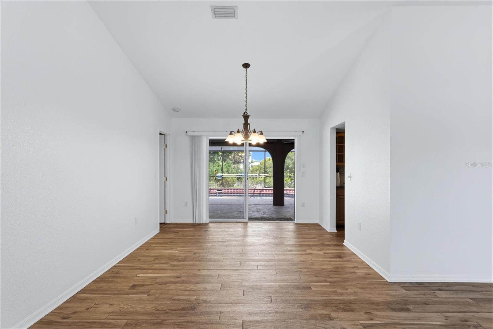 Image 7 of 40 For 1434 Roosevelt Drive