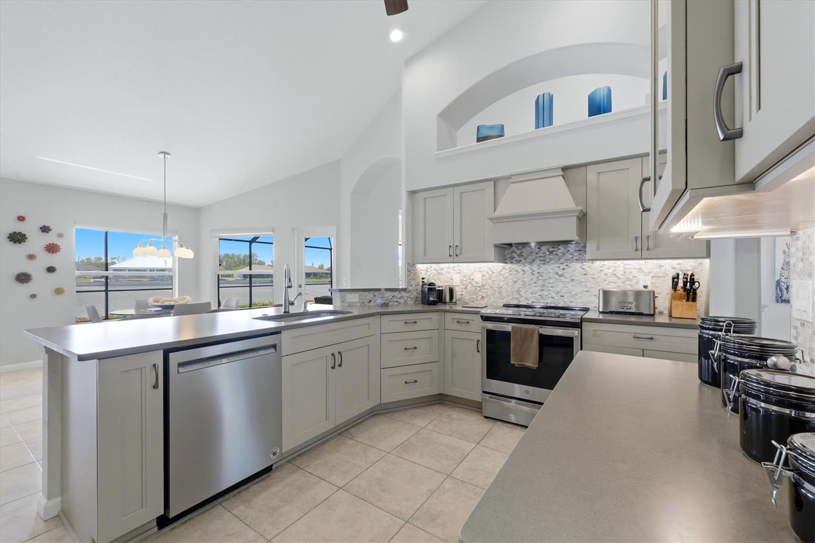 Image 14 of 48 For 13561 Blake Drive