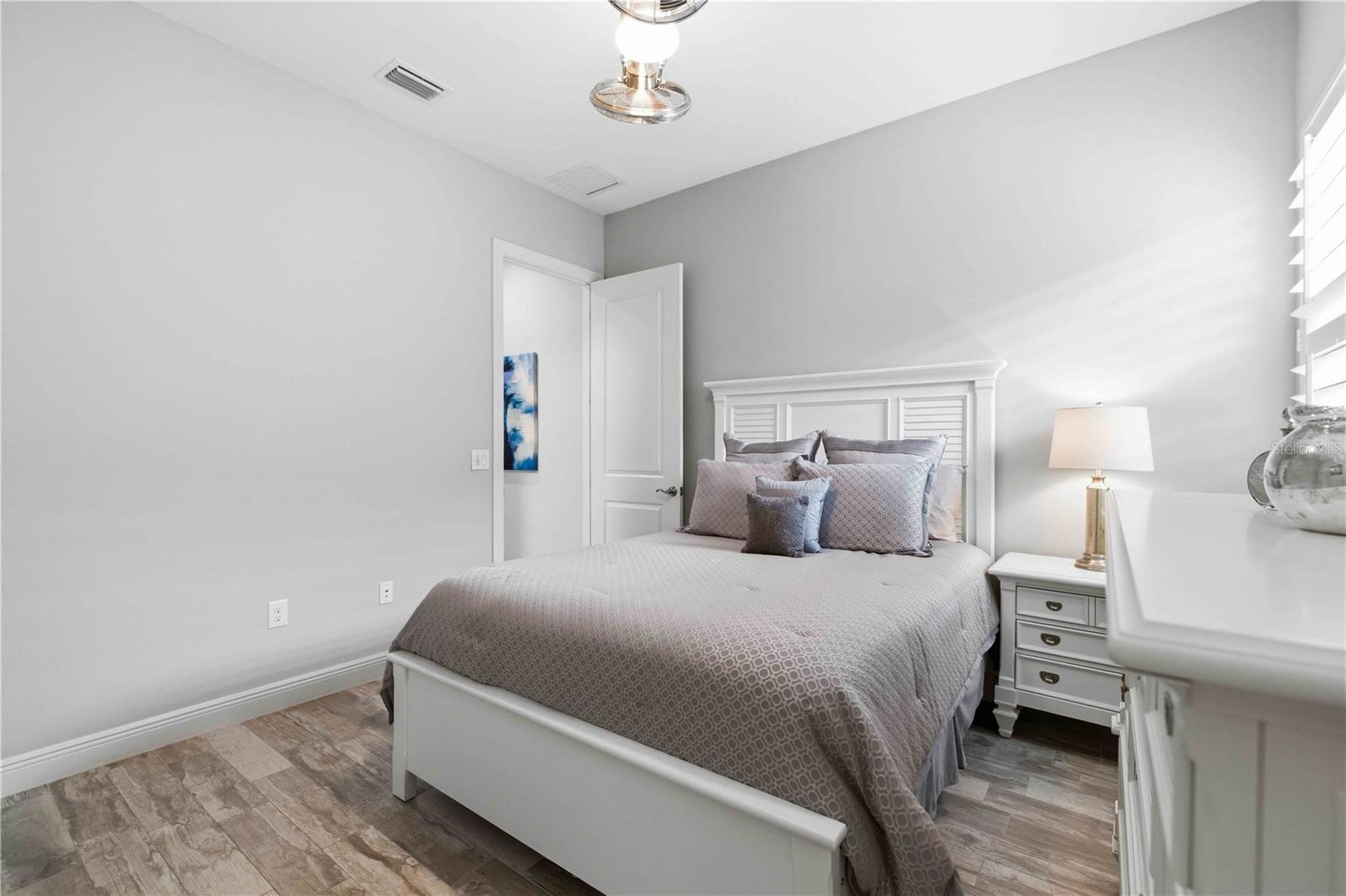 Image 31 of 94 For 10706 Ironbridge Drive