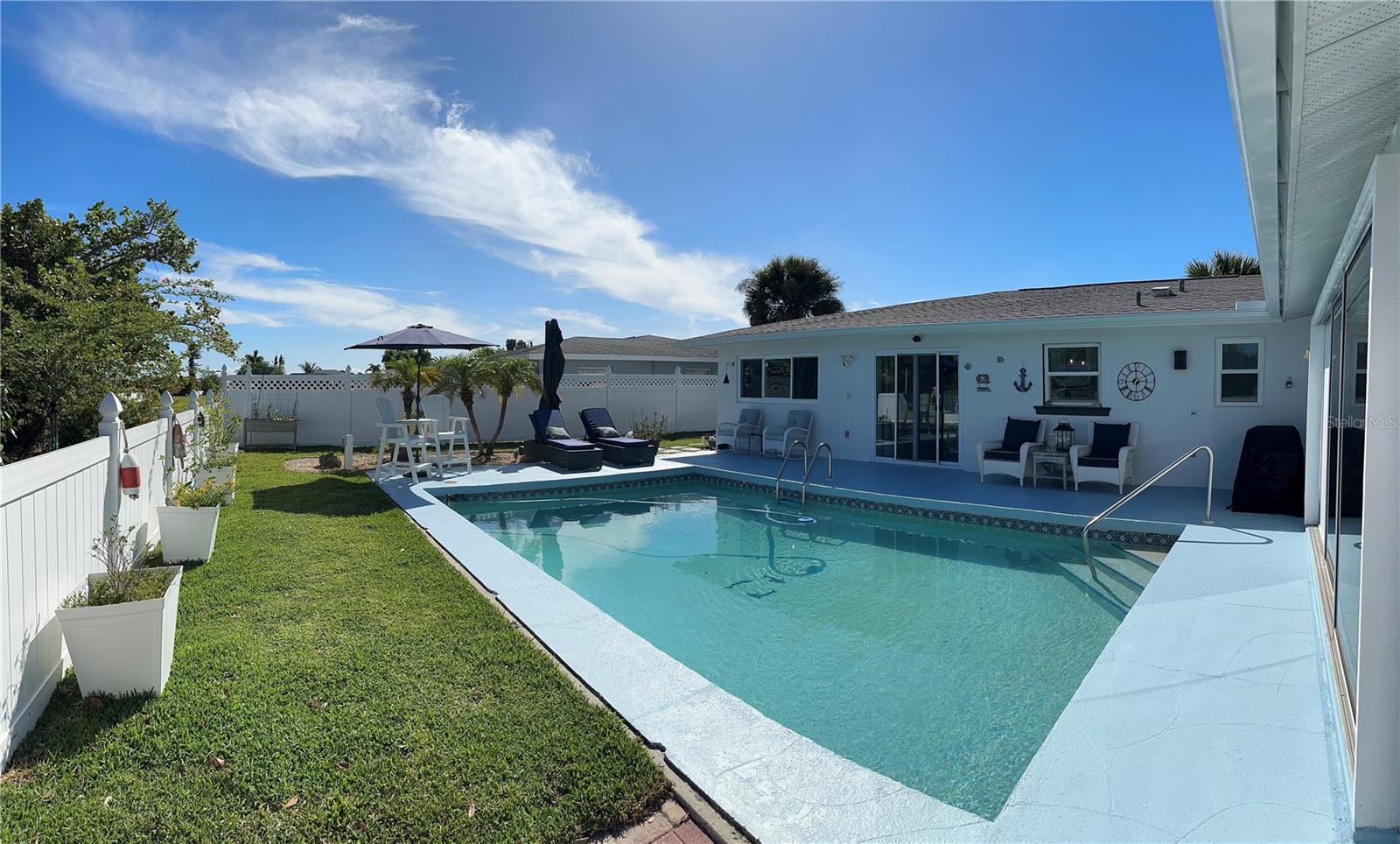 Image 4 of 26 For 2 Golfview Road