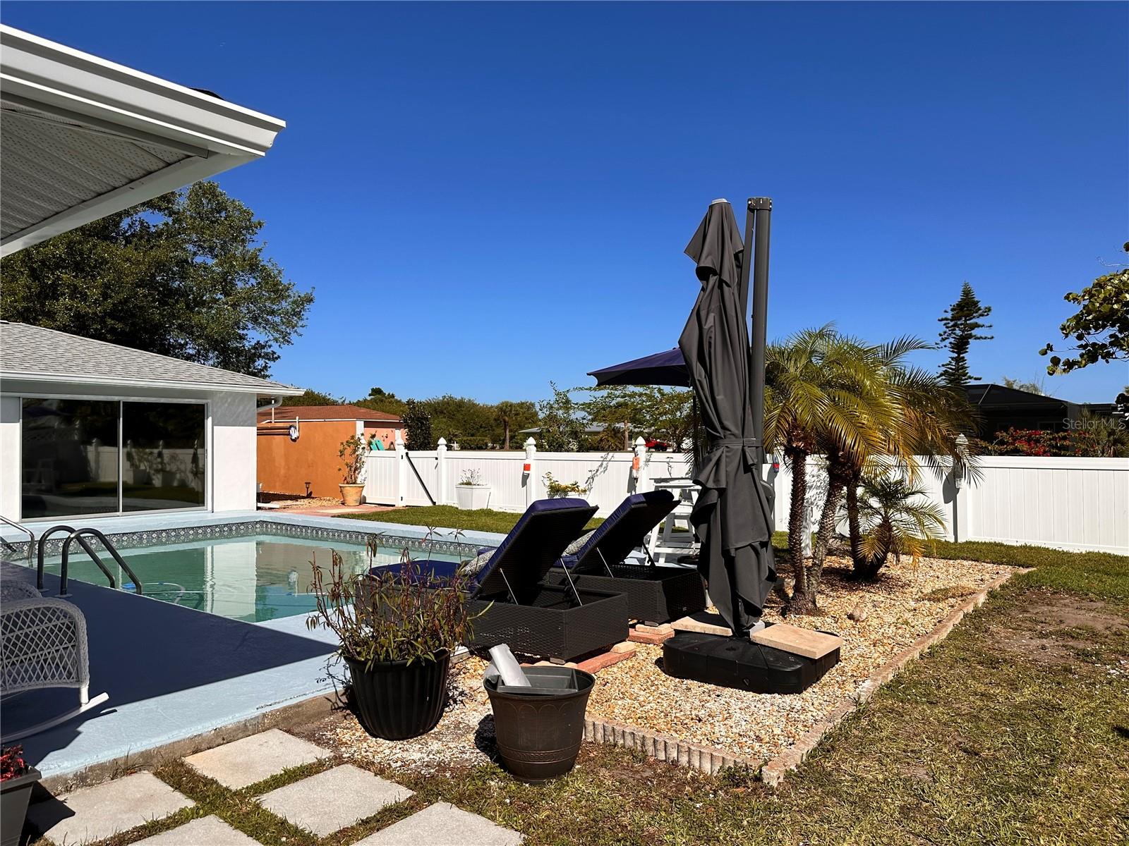 Image 5 of 26 For 2 Golfview Road