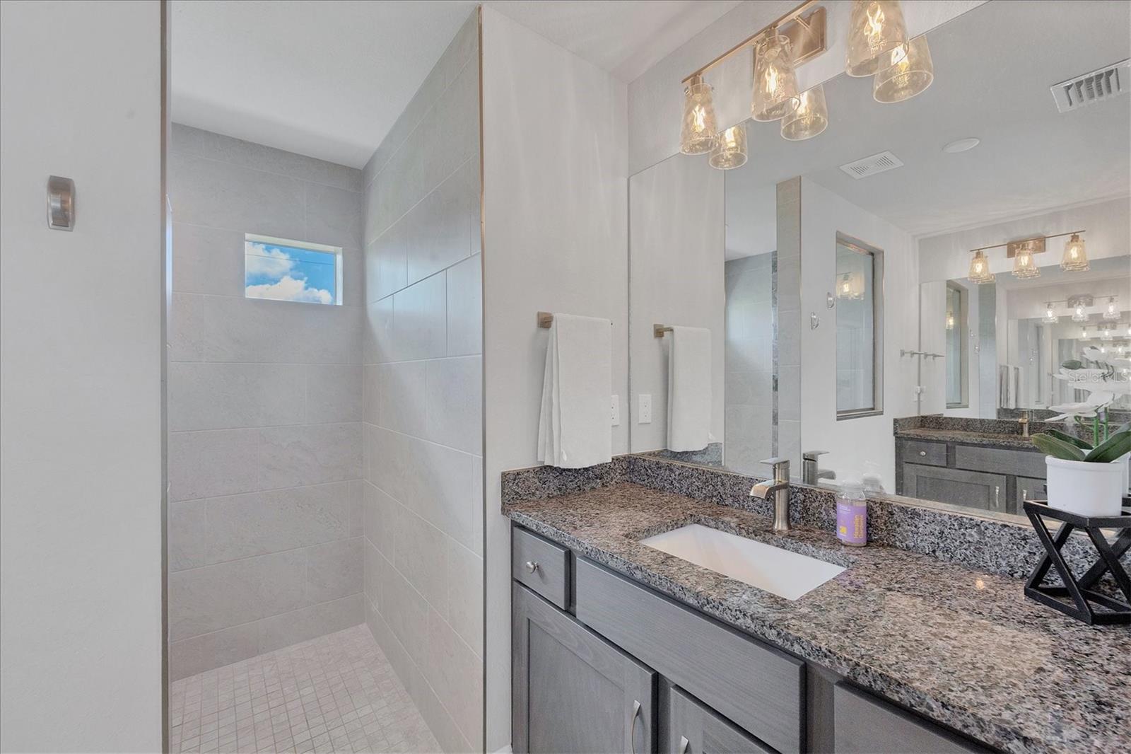 Image 15 of 32 For 14252 Joggins Avenue