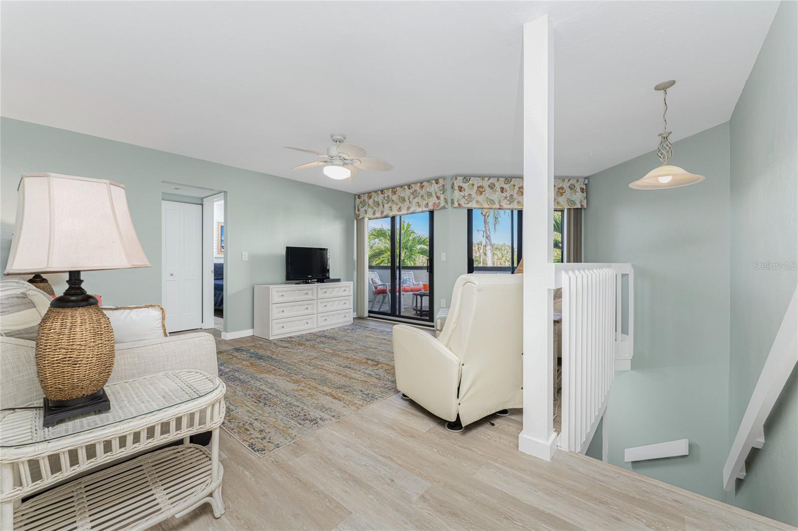 Image 11 of 32 For 2955 Beach Road E122