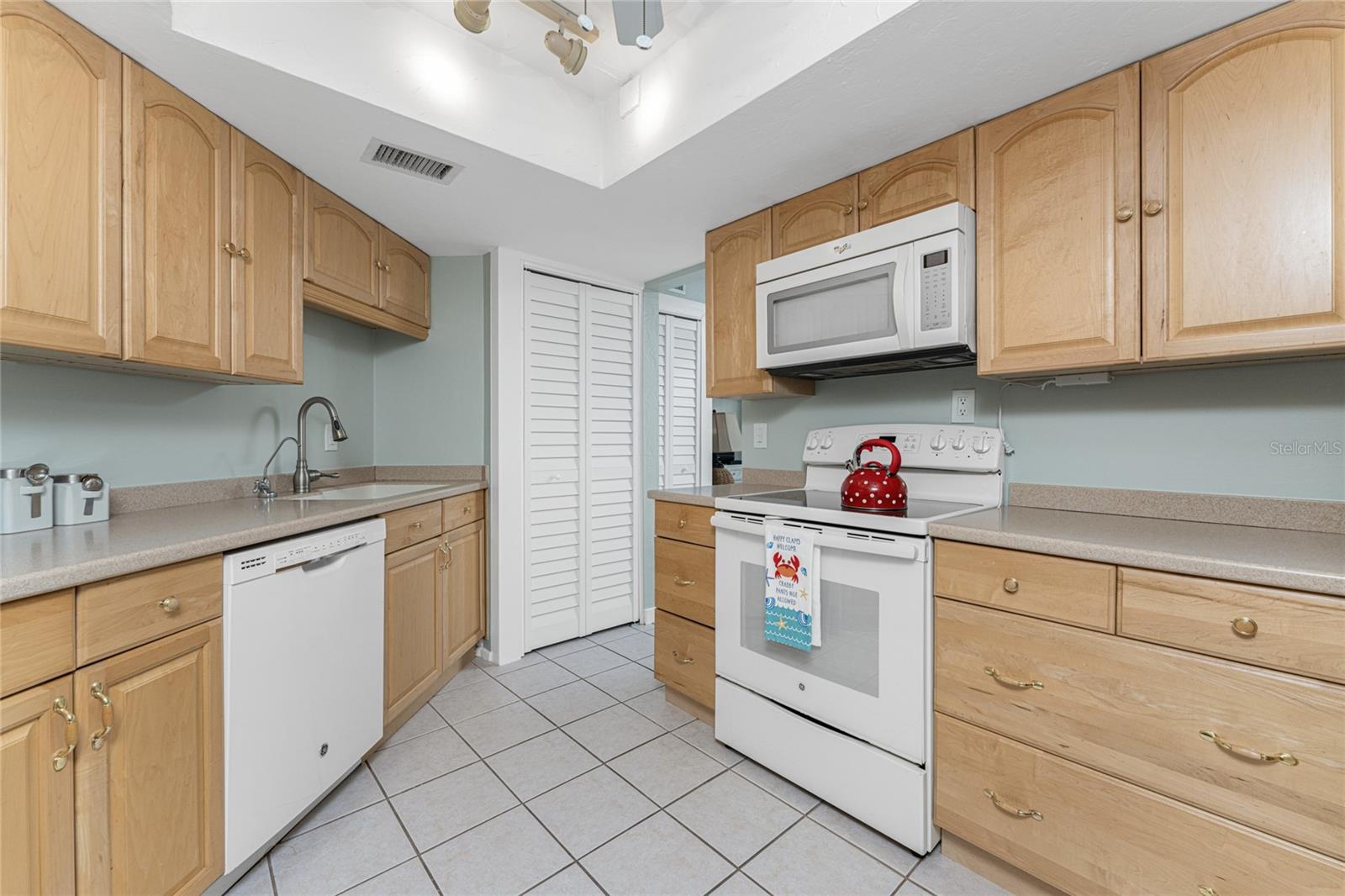 Image 13 of 32 For 2955 Beach Road E122