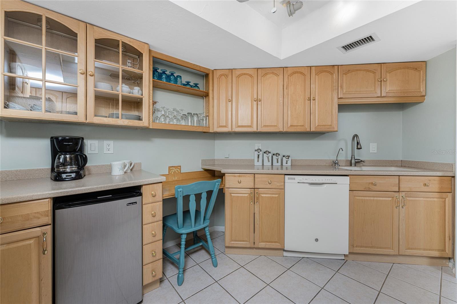 Image 14 of 32 For 2955 Beach Road E122