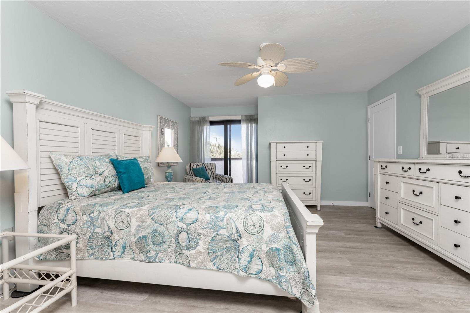 Image 16 of 32 For 2955 Beach Road E122