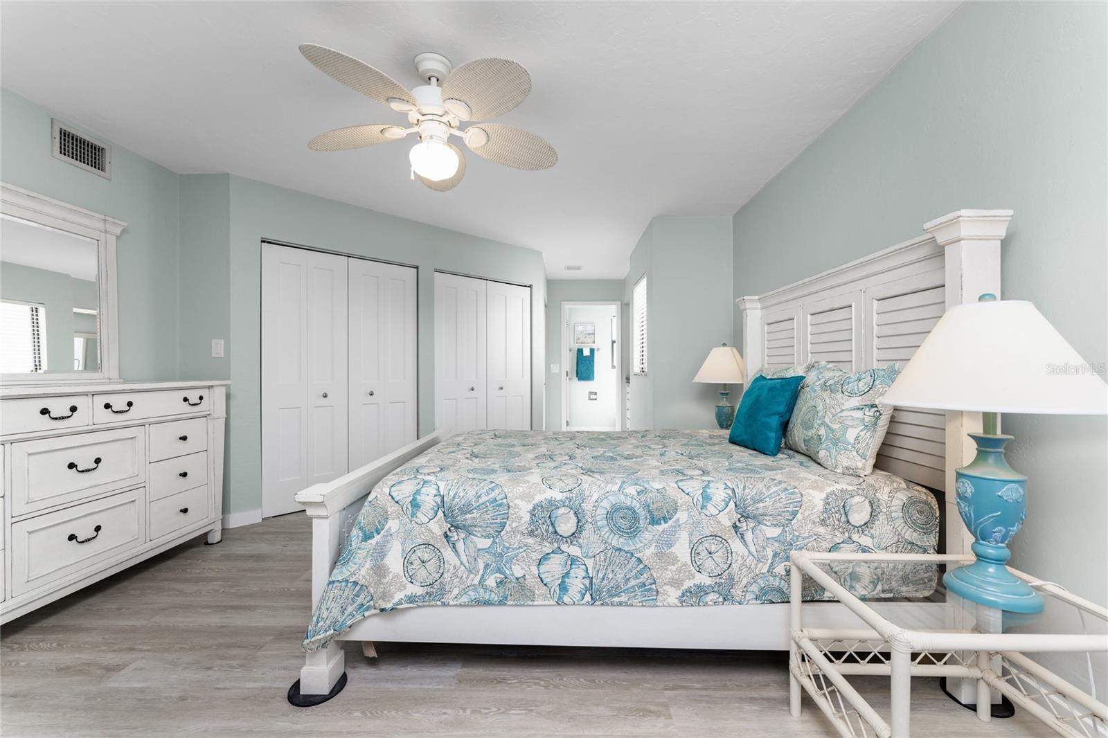 Image 17 of 32 For 2955 Beach Road E122