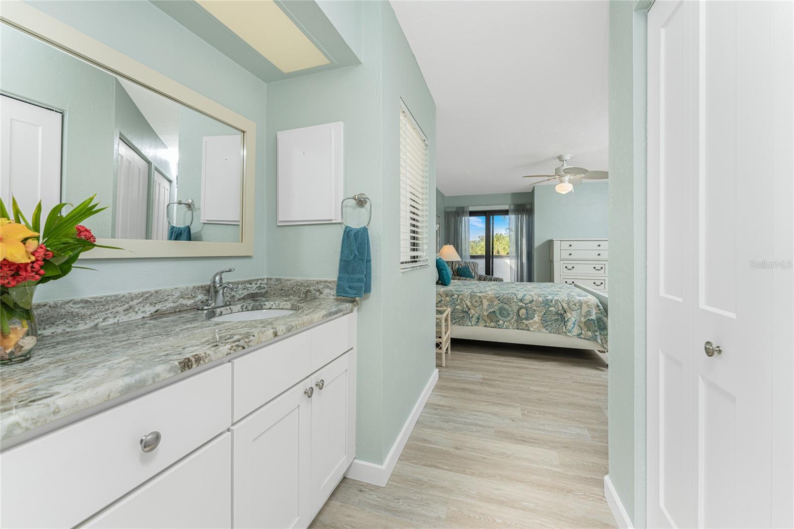 Image 20 of 32 For 2955 Beach Road E122