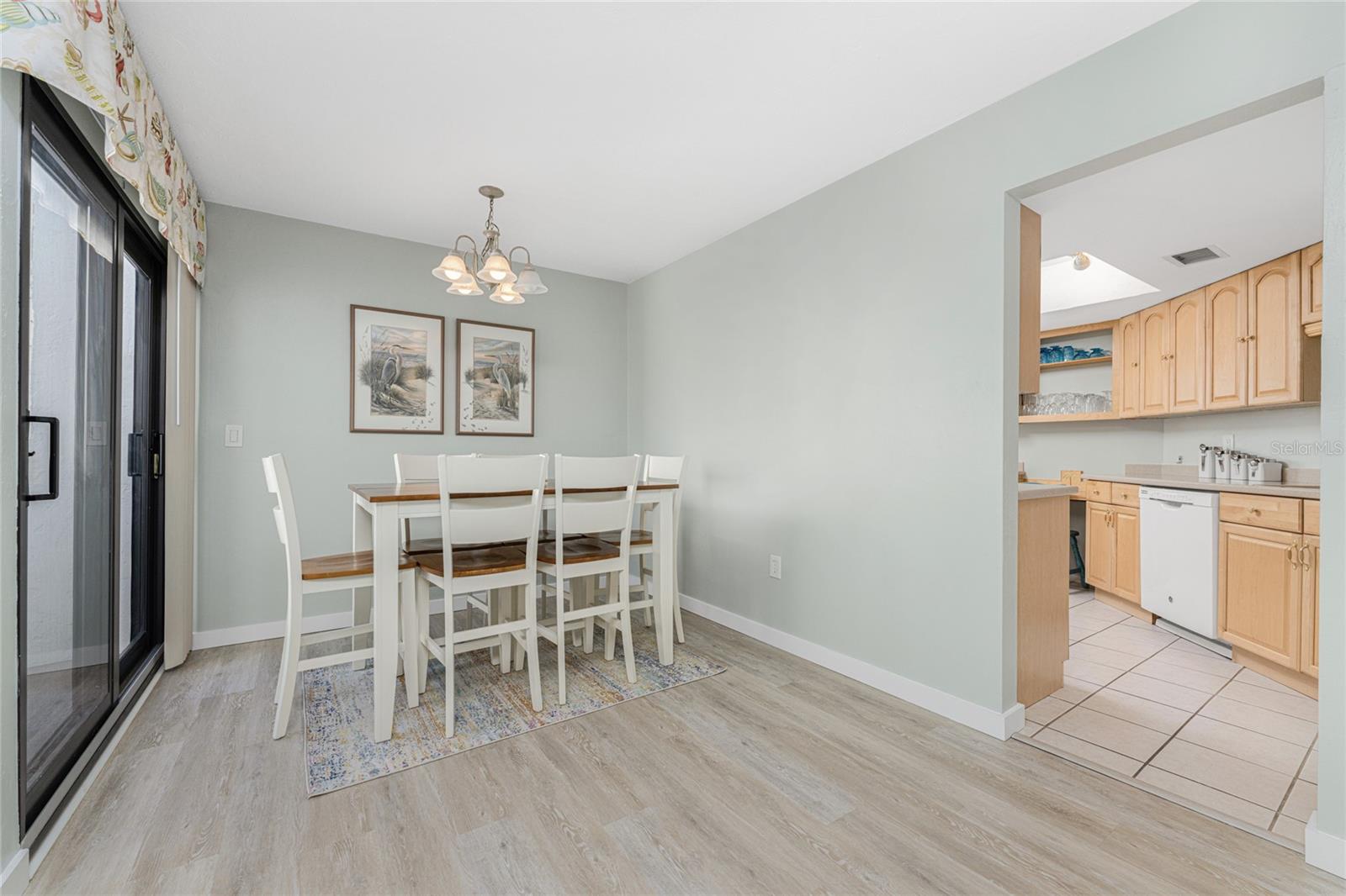 Image 25 of 32 For 2955 Beach Road E122