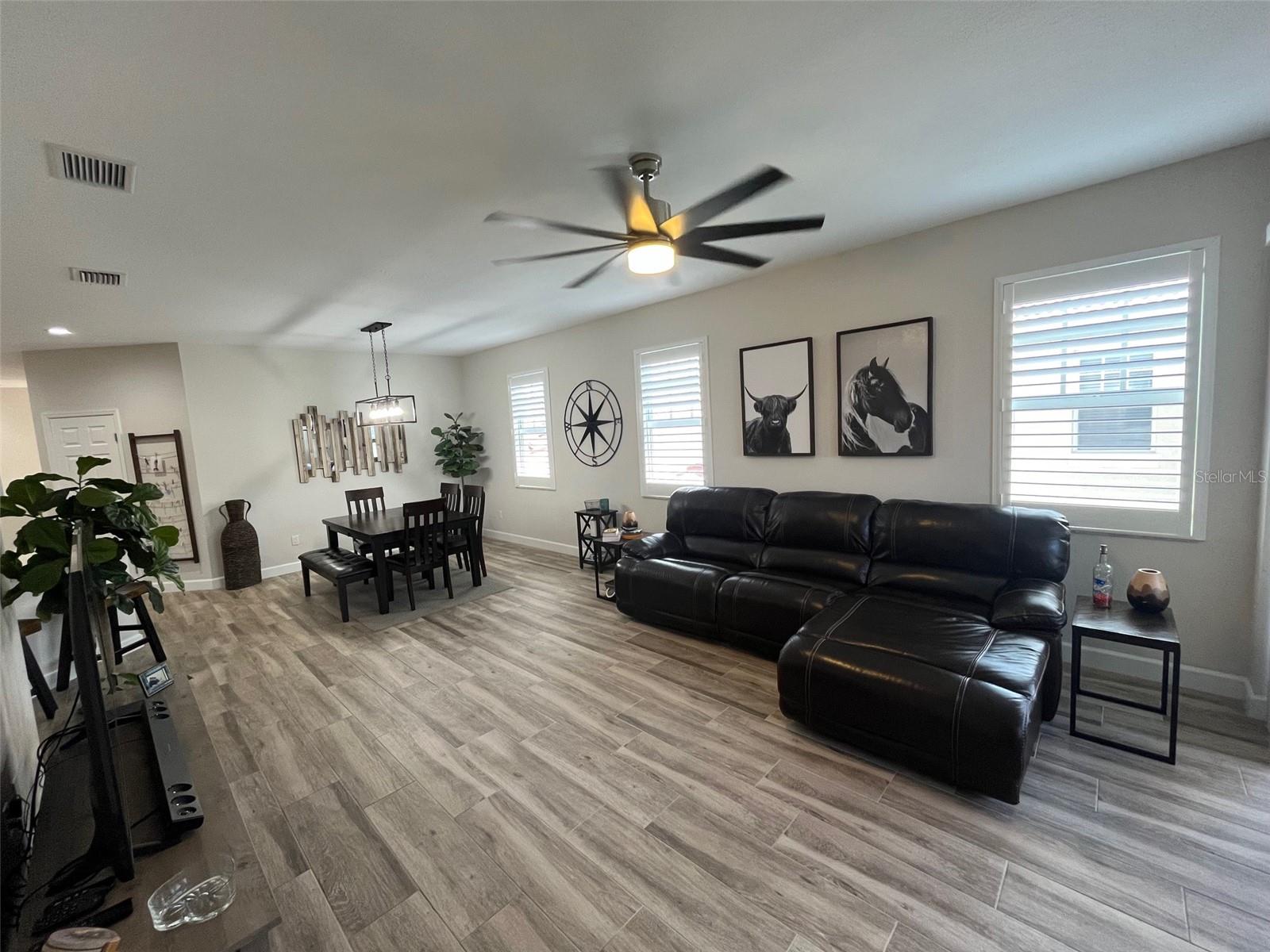 Image 3 of 17 For 240 End Drive 821