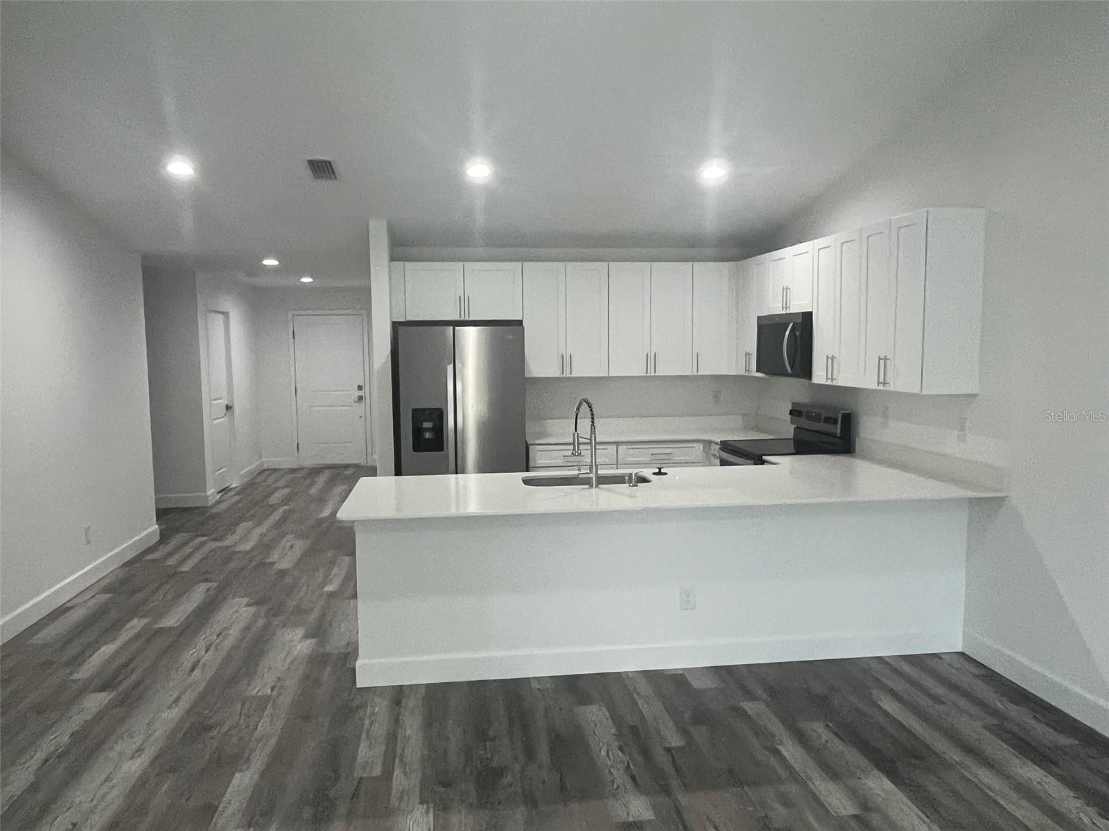 Image 3 of 11 For 10037 Amicola Street