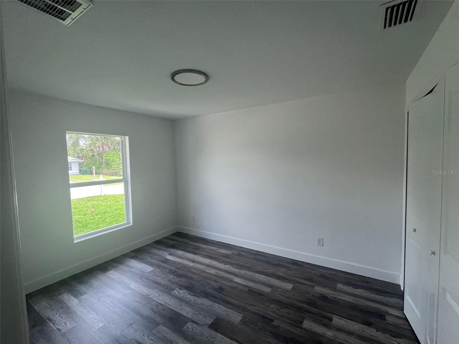 Image 4 of 11 For 10037 Amicola Street